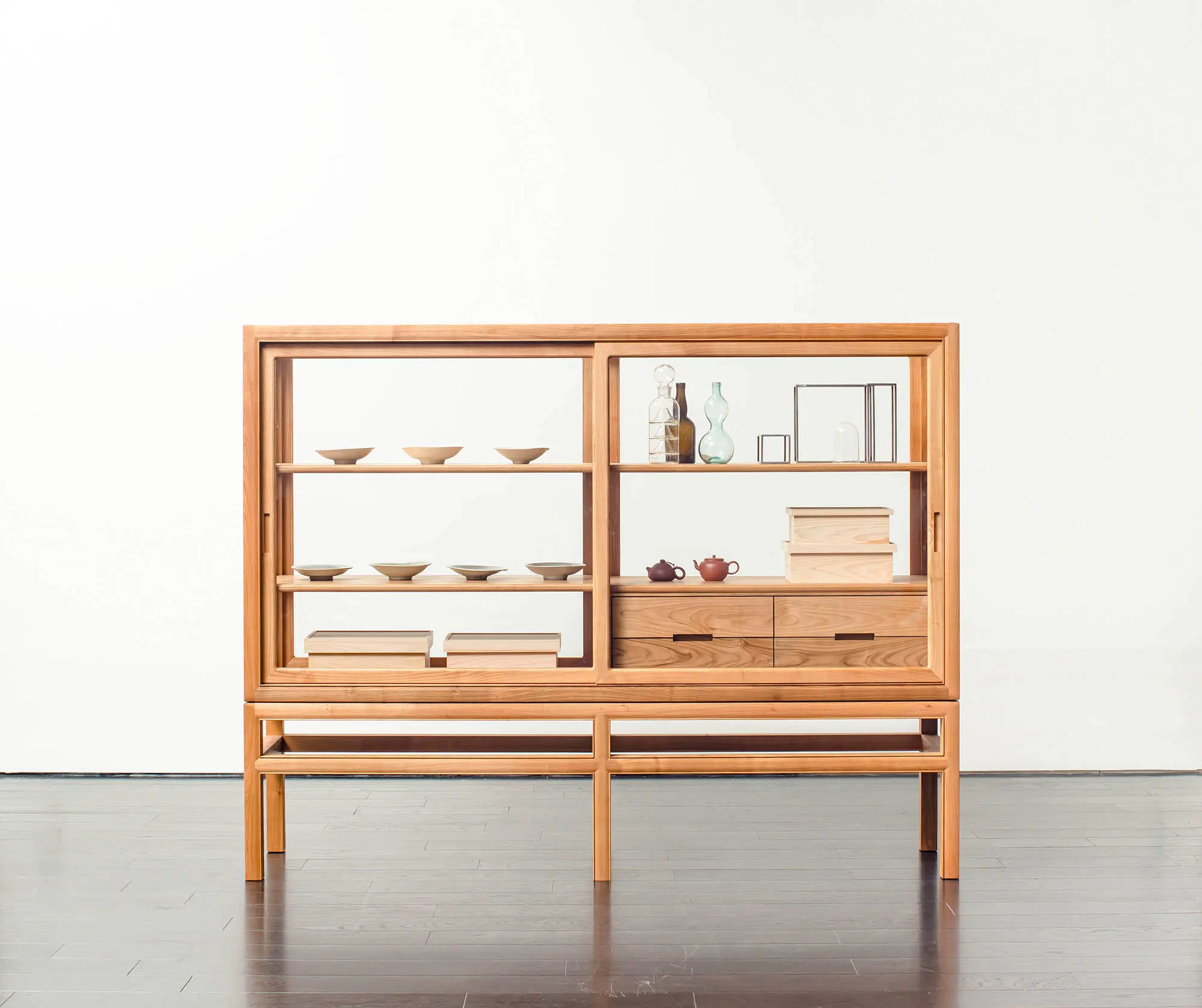 Time & Style - Museum cabinet for private collection