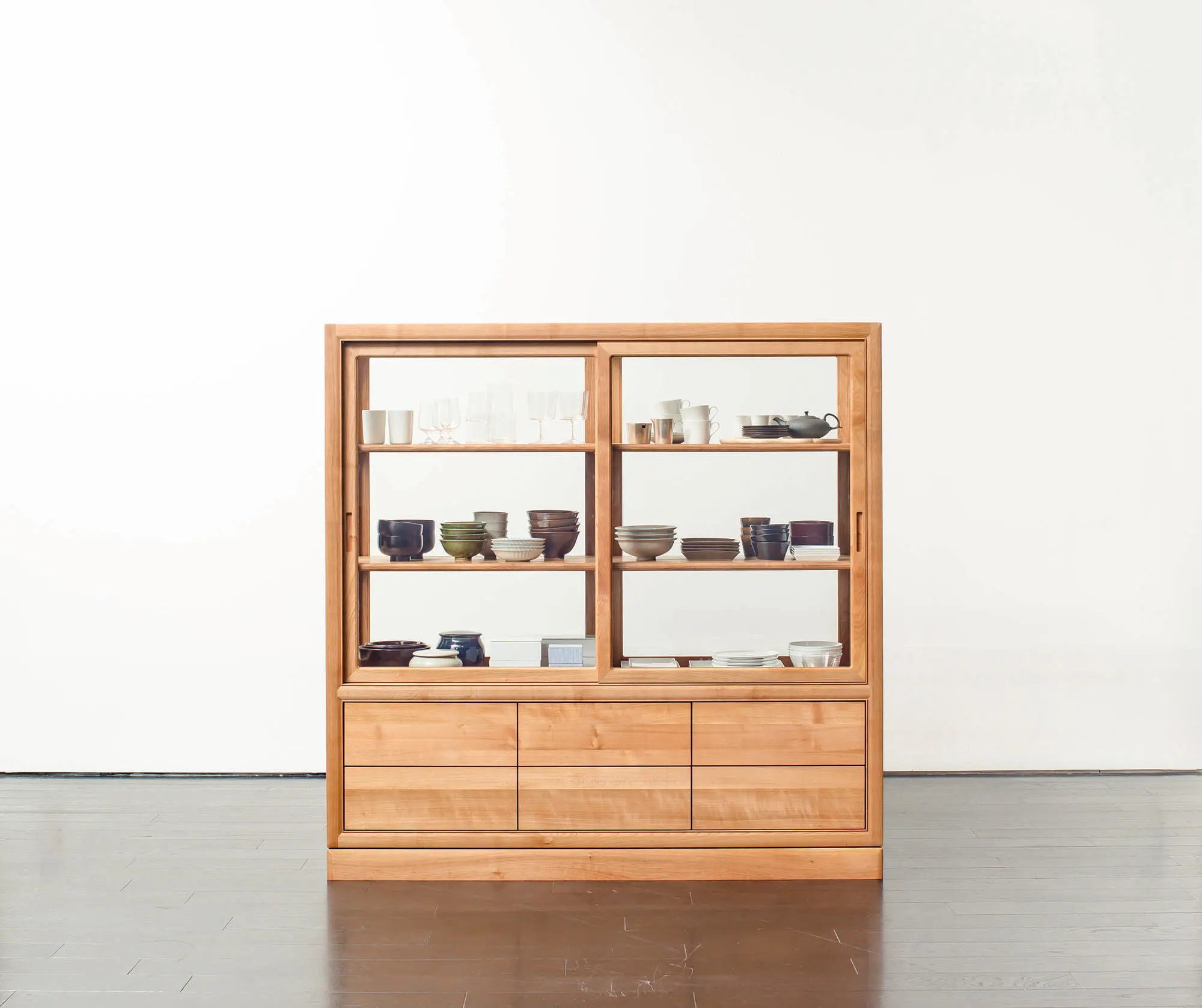 Time & Style - Museum cabinet for private collection