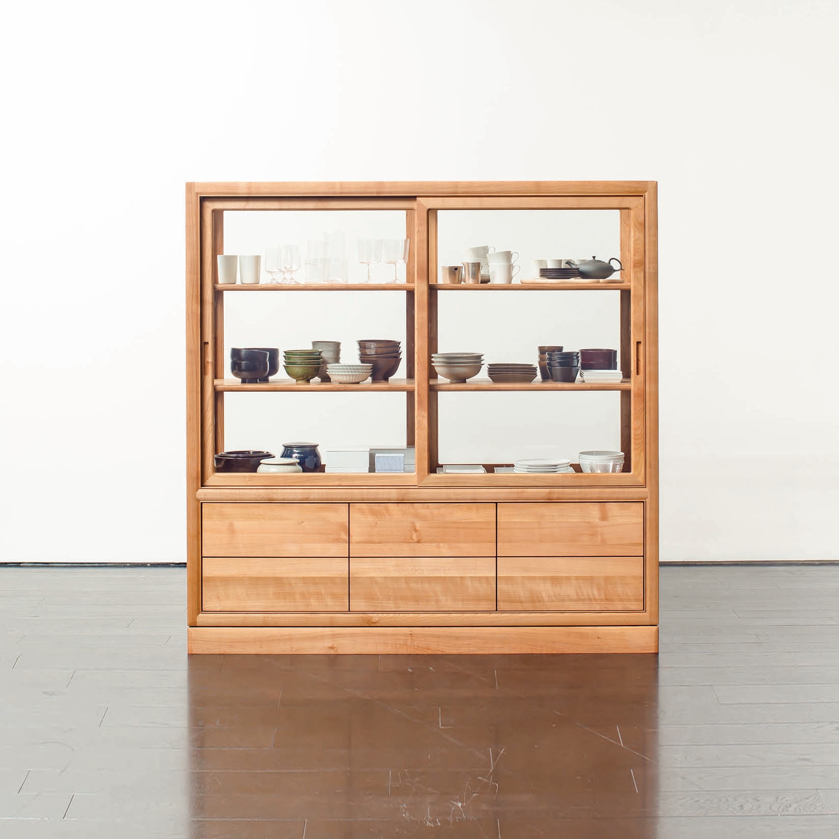 Display product Museum cabinet for private collection from manufacturer Time & Style