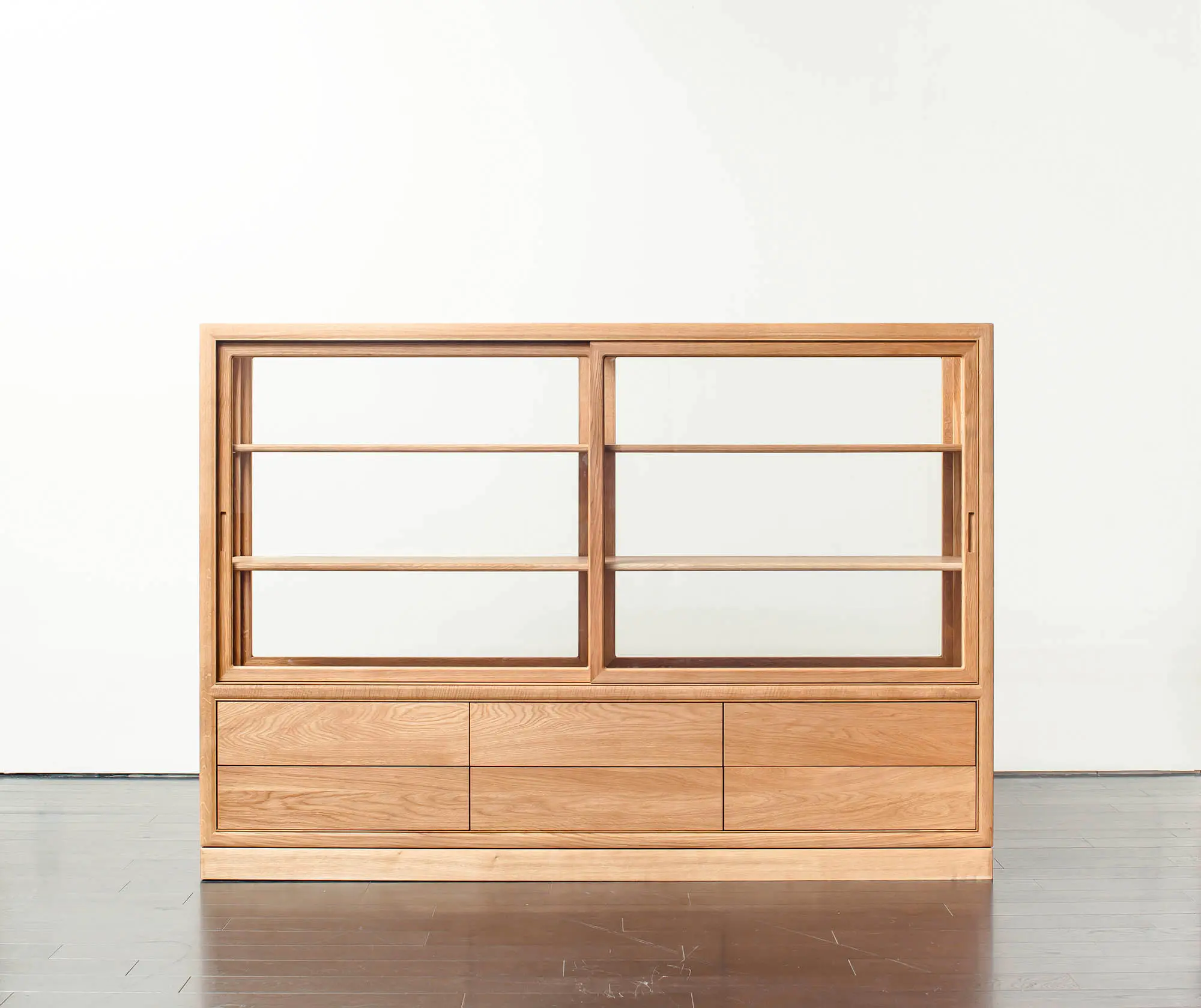 Time & Style - Museum cabinet for private collection