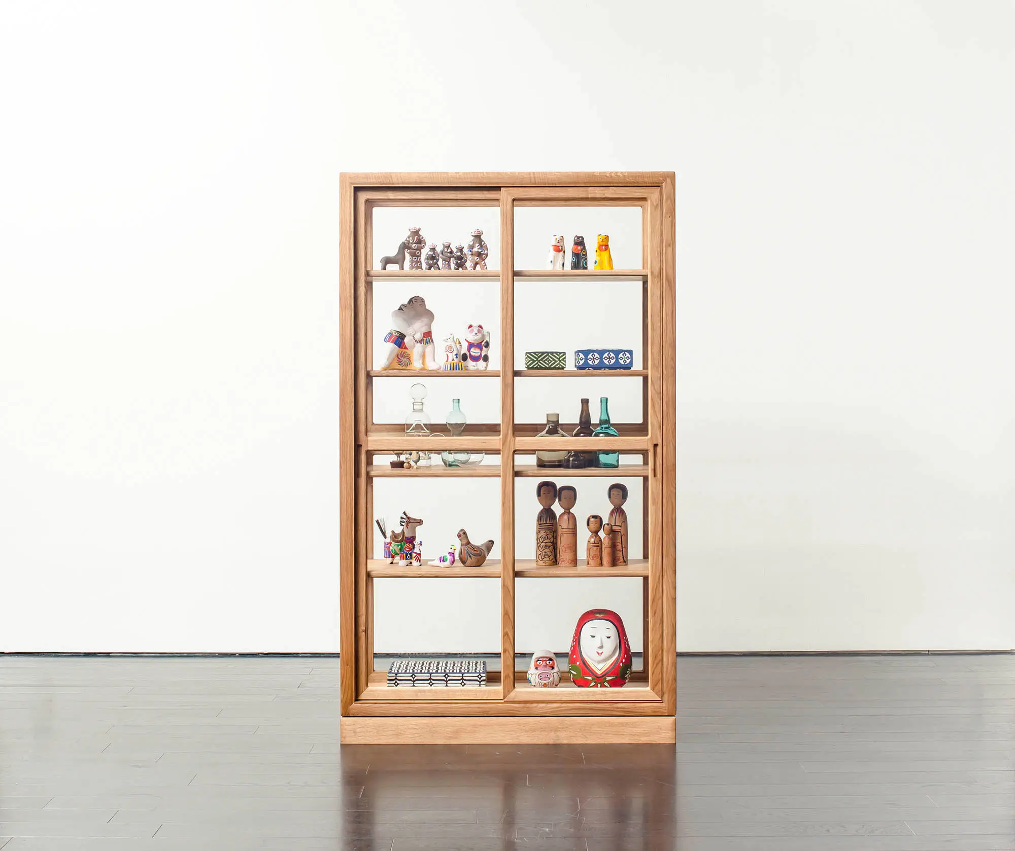 Time & Style - Museum cabinet for private collection