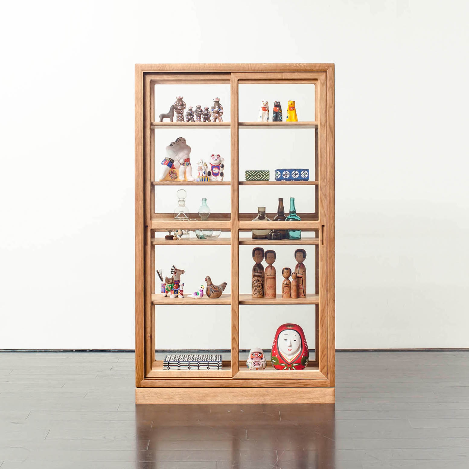 Display product Museum cabinet for private collection from manufacturer Time & Style