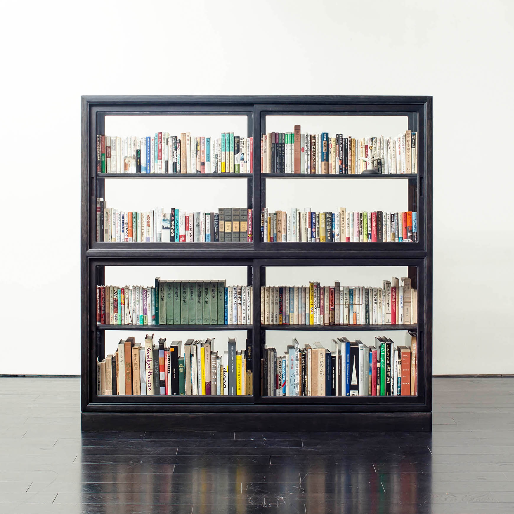 Display product Museum cabinet for private collection from manufacturer Time & Style
