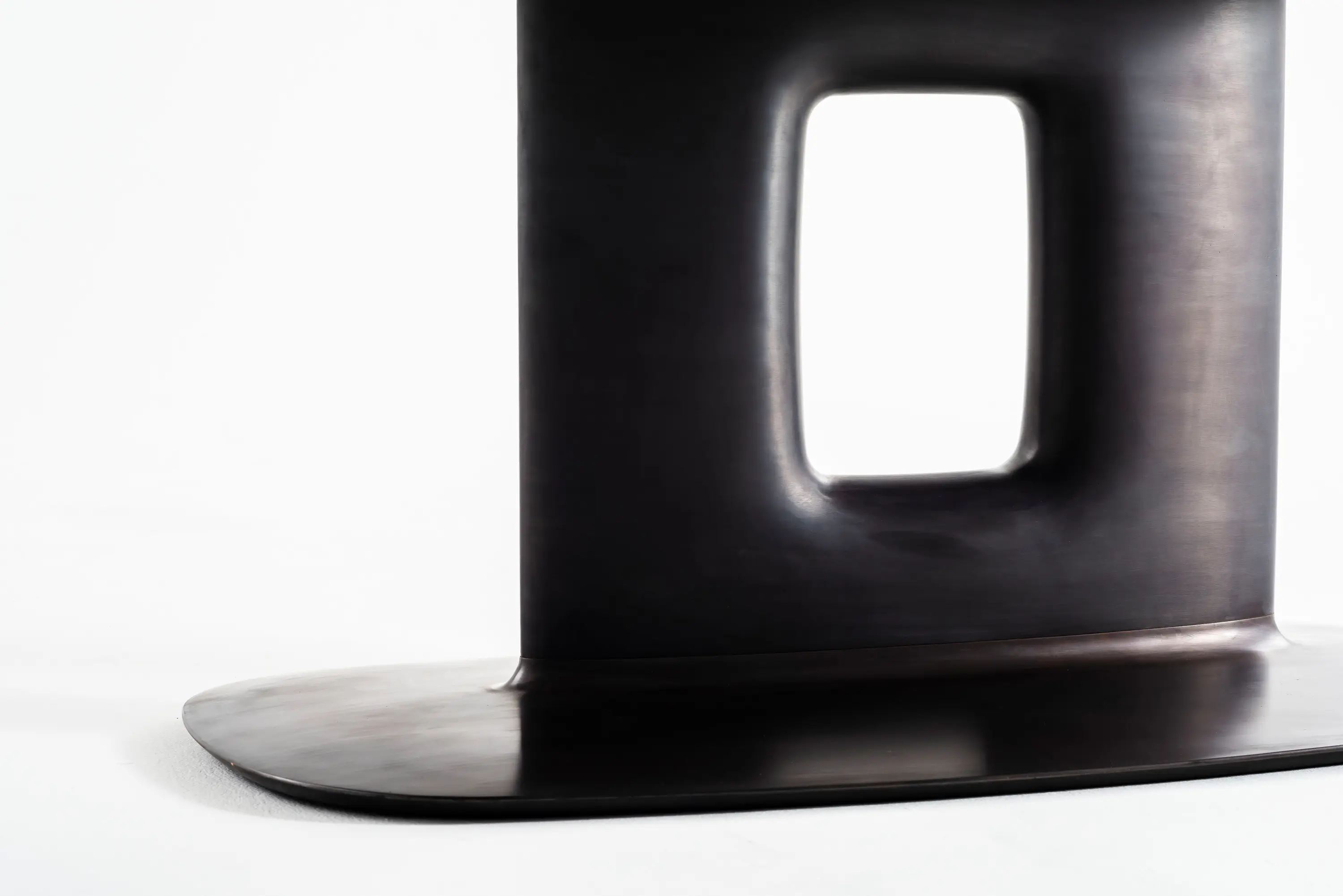 Time & Style - Sculpture casting bronze table