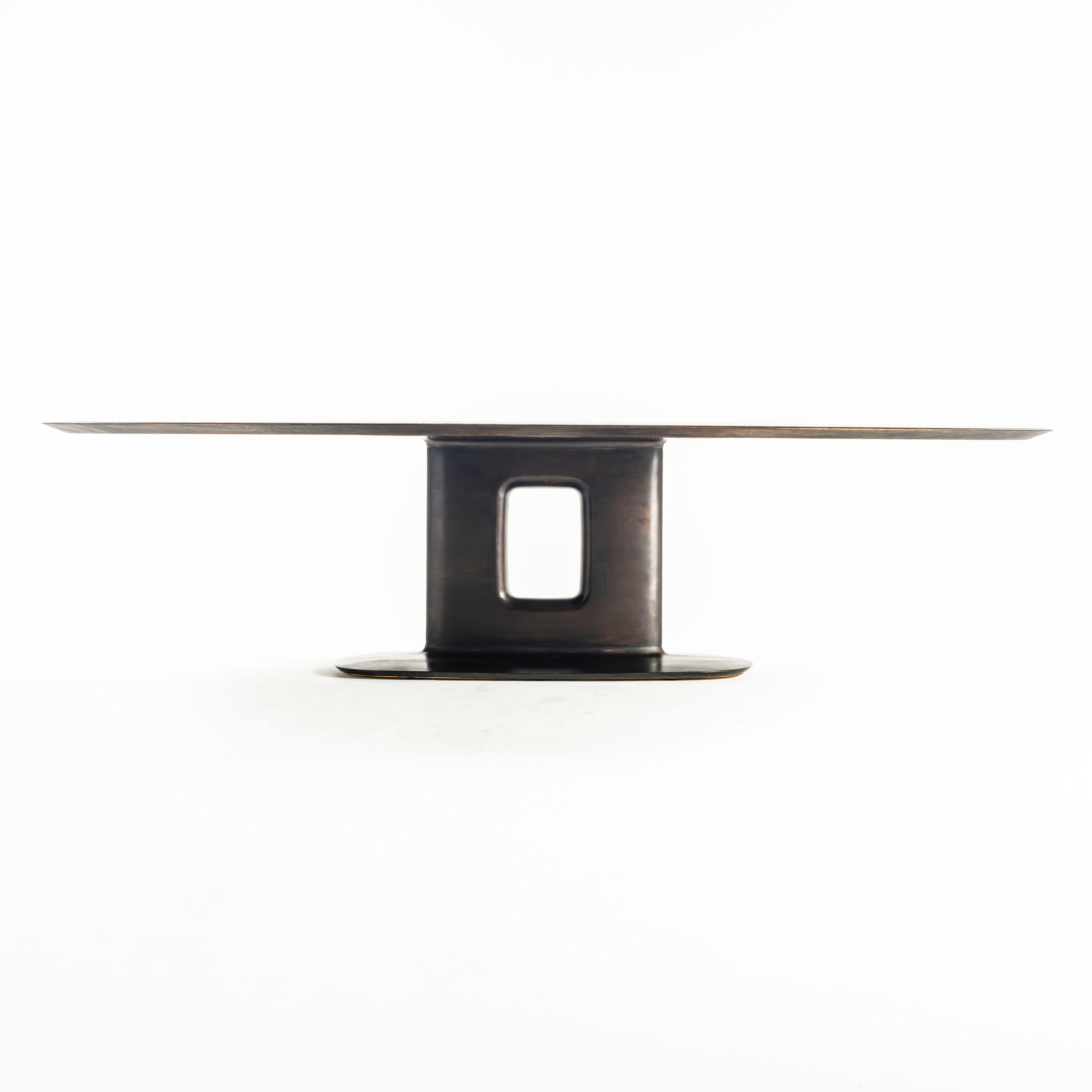 Afficher le produit Sculpture casting bronze table du fabricant Time & Style