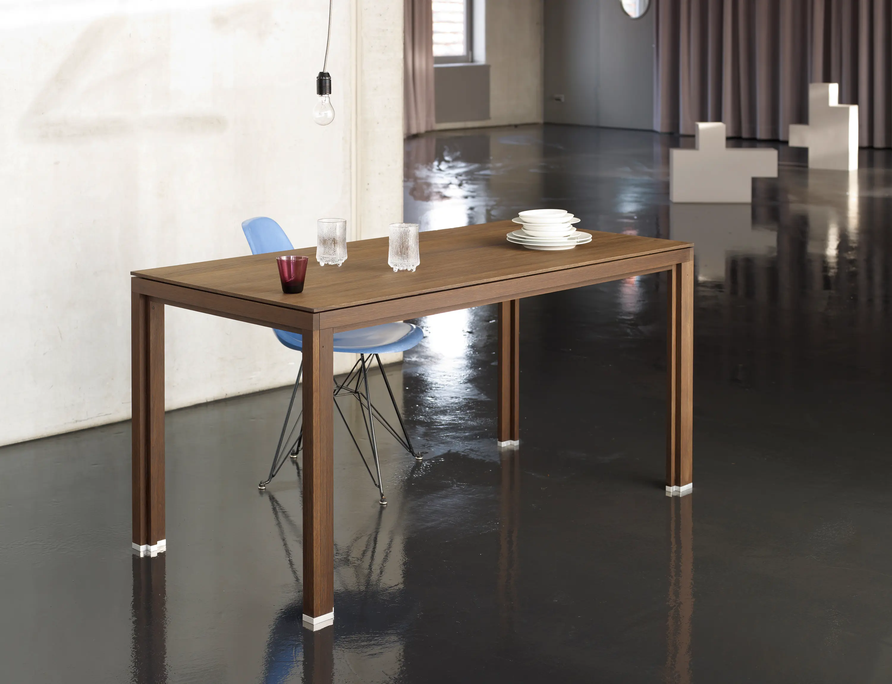Alvari - Dining table solid wood elm