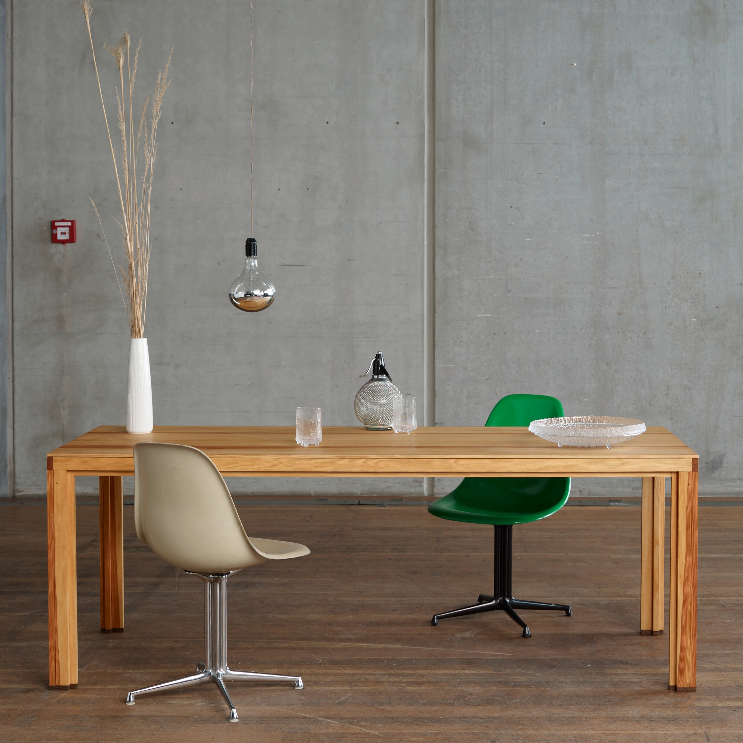 Dining table solid wood pinewood top