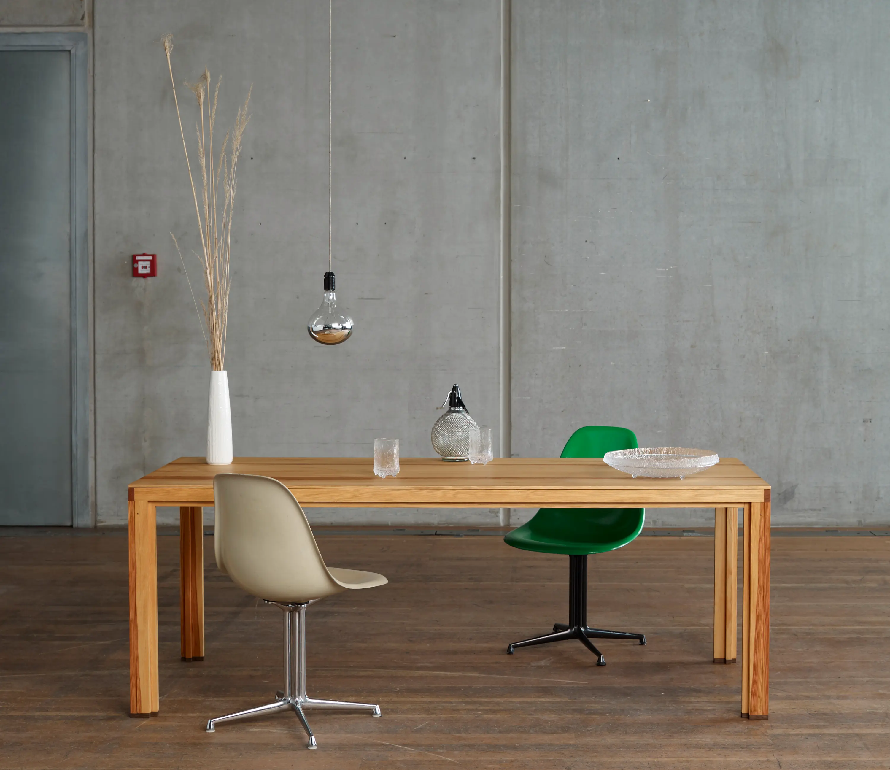 Alvari - Dining table solid wood pinewood top