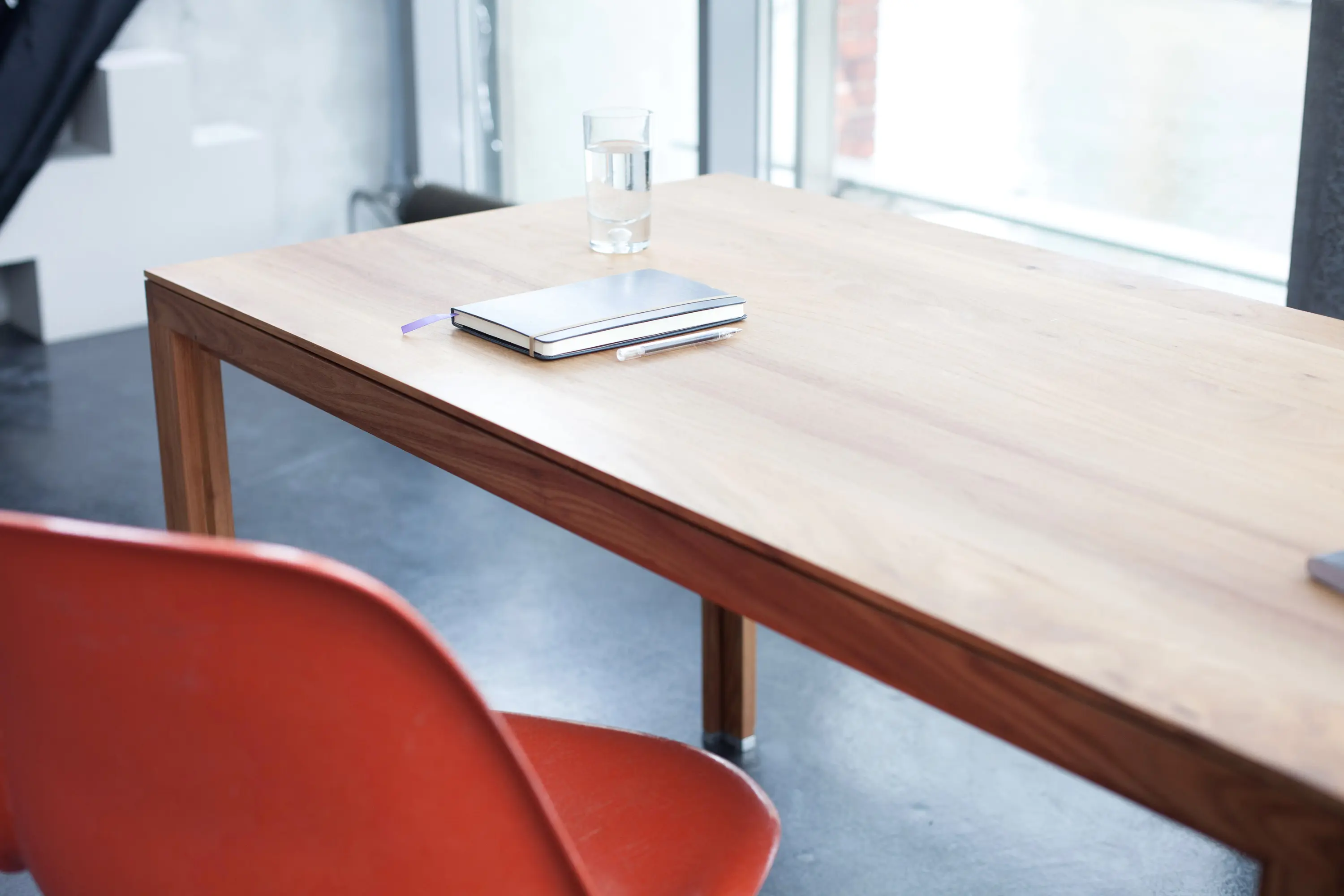 Alvari - Desk solid wood elm