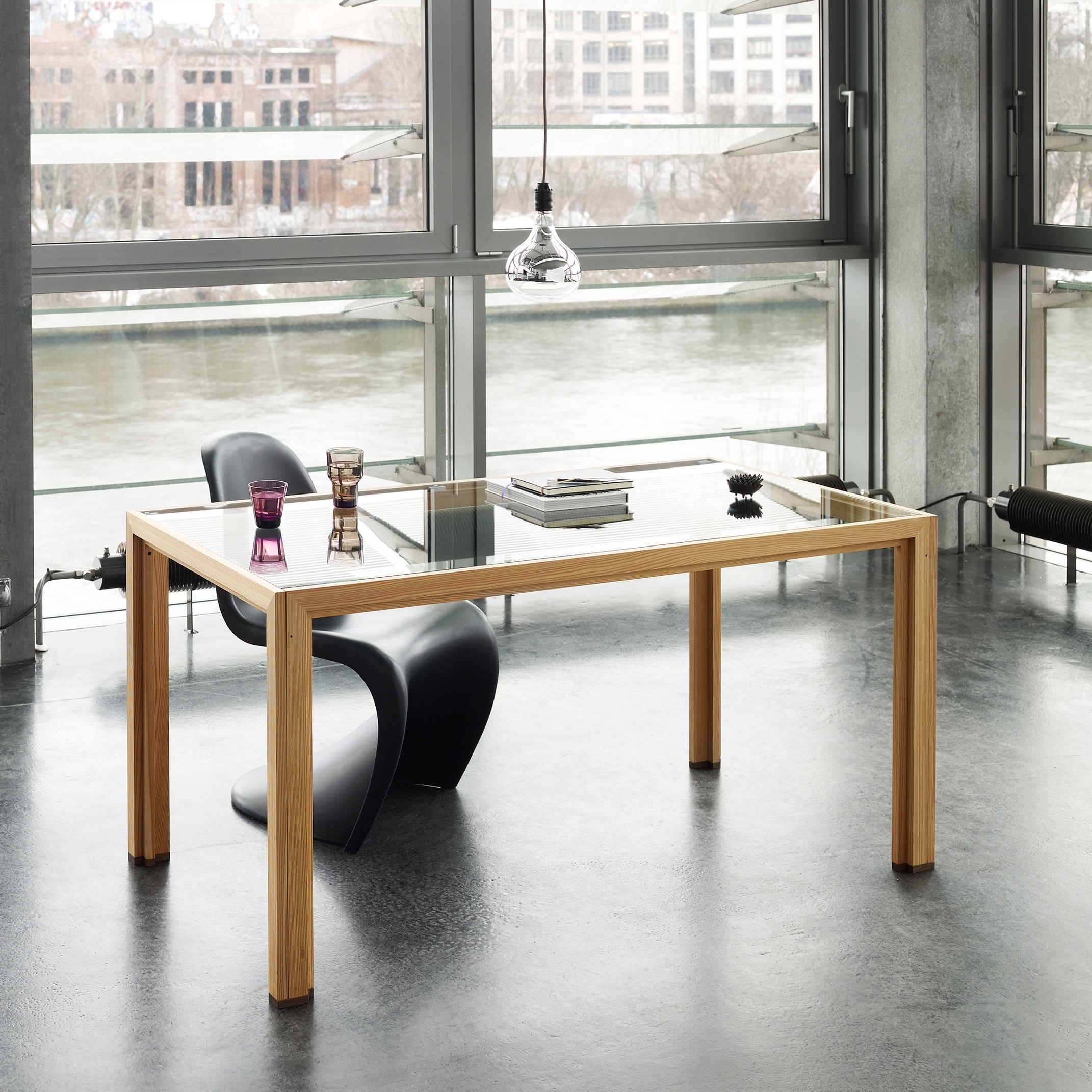 Produkt Arbeitstisch Glas Lärche des Herstellers Alvari anzeigen