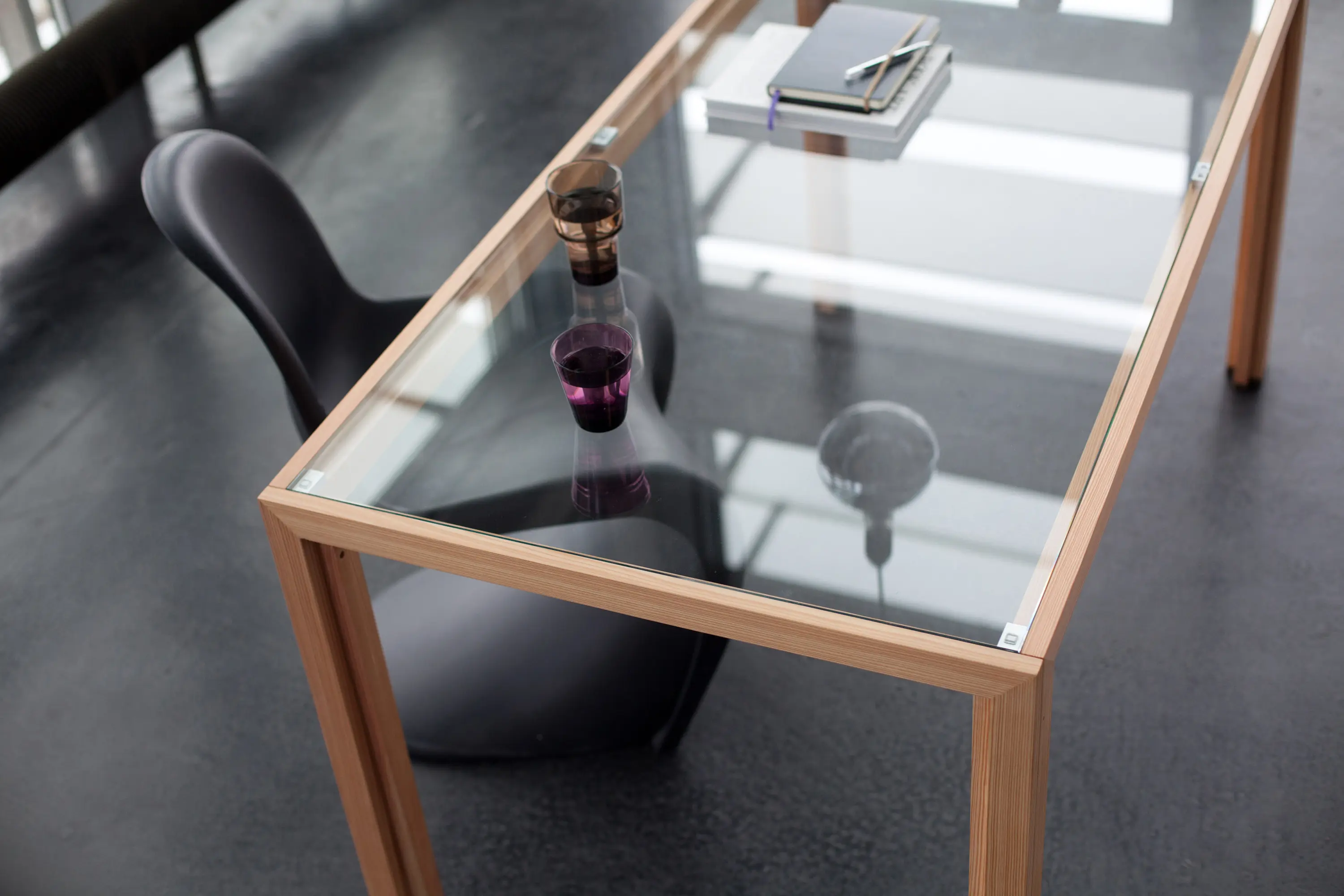Alvari - Desk glass larch