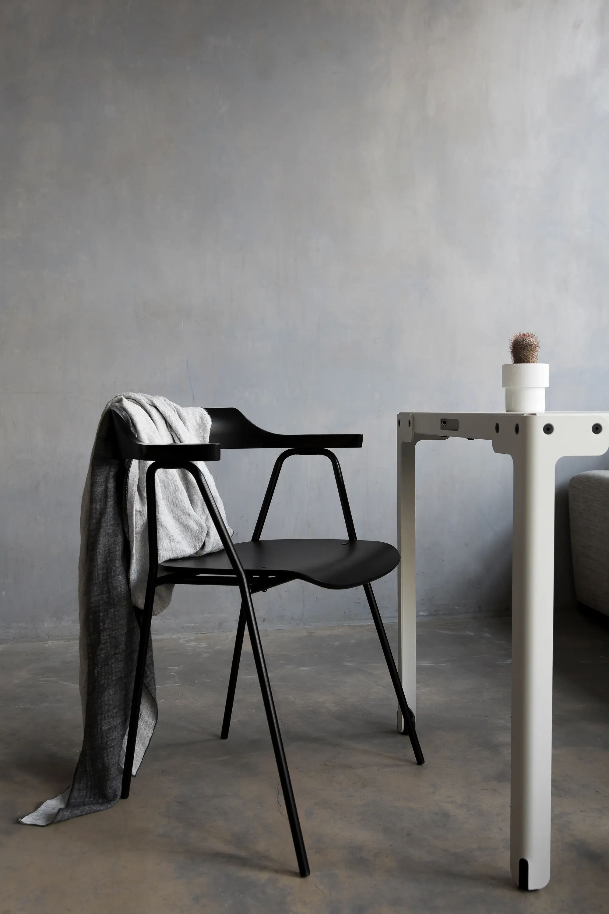 Rex Kralj - 4455 Chair Black oak