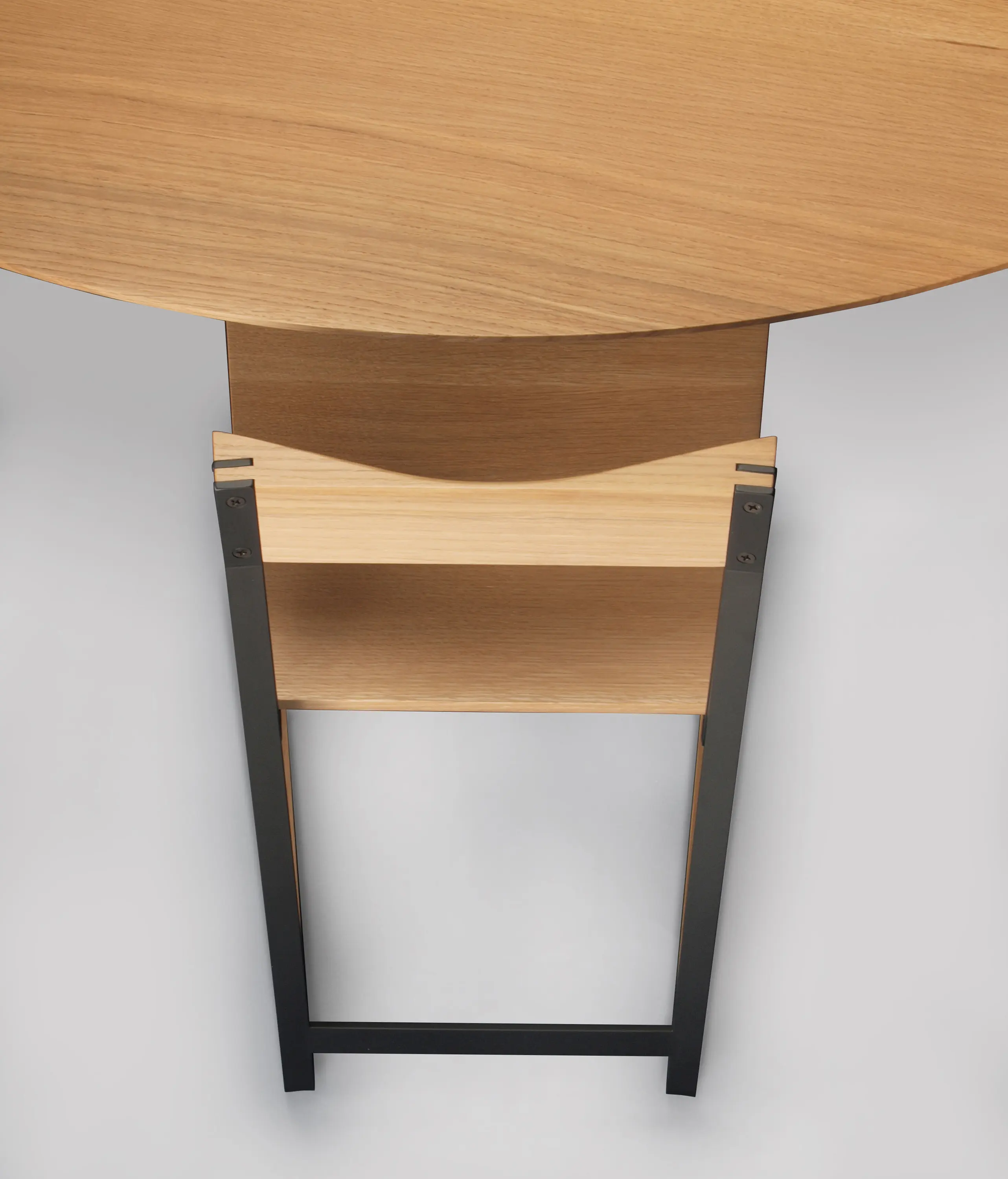 Skram - piedmont round dining table