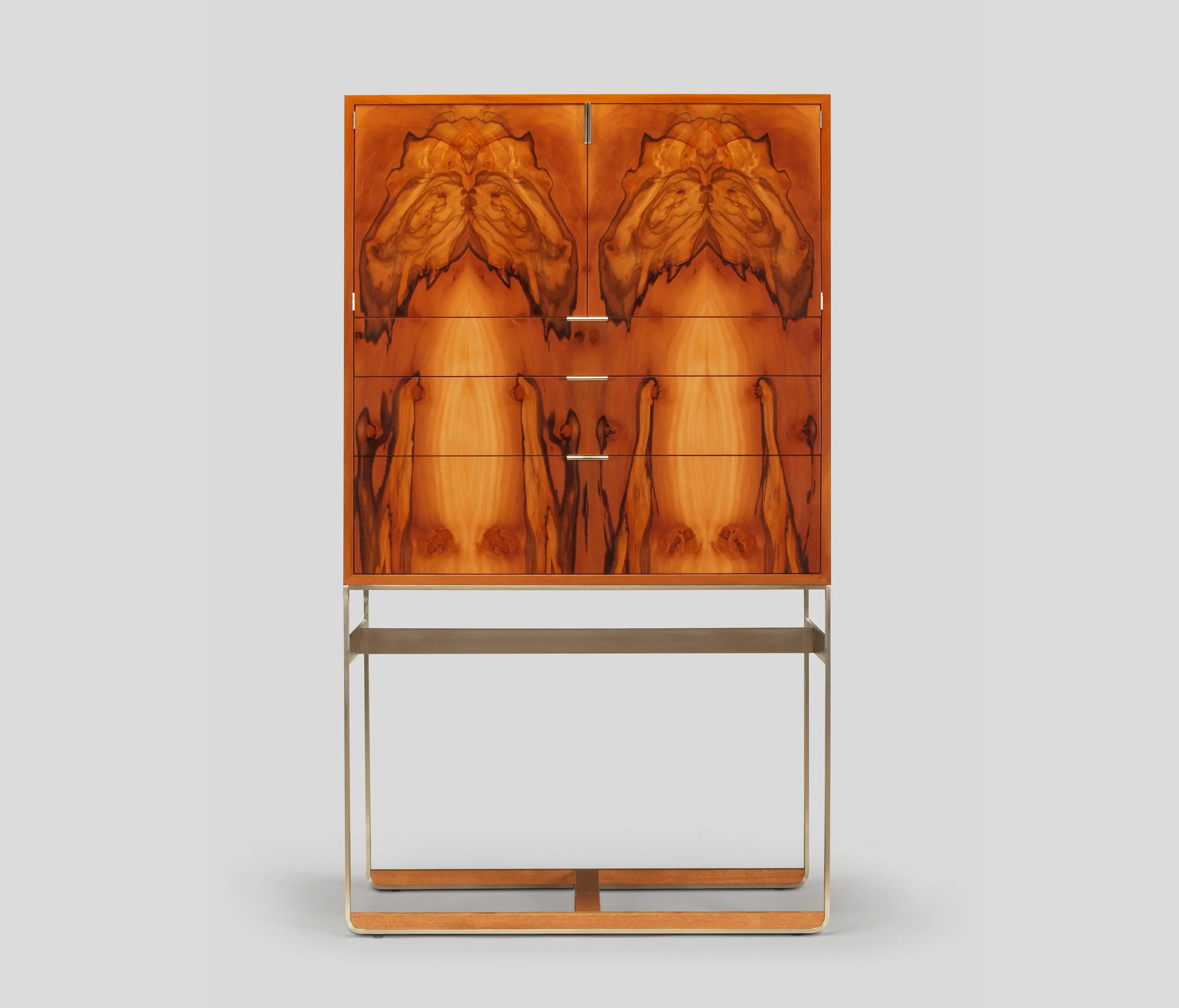 Skram - piedmont chest-on-stand