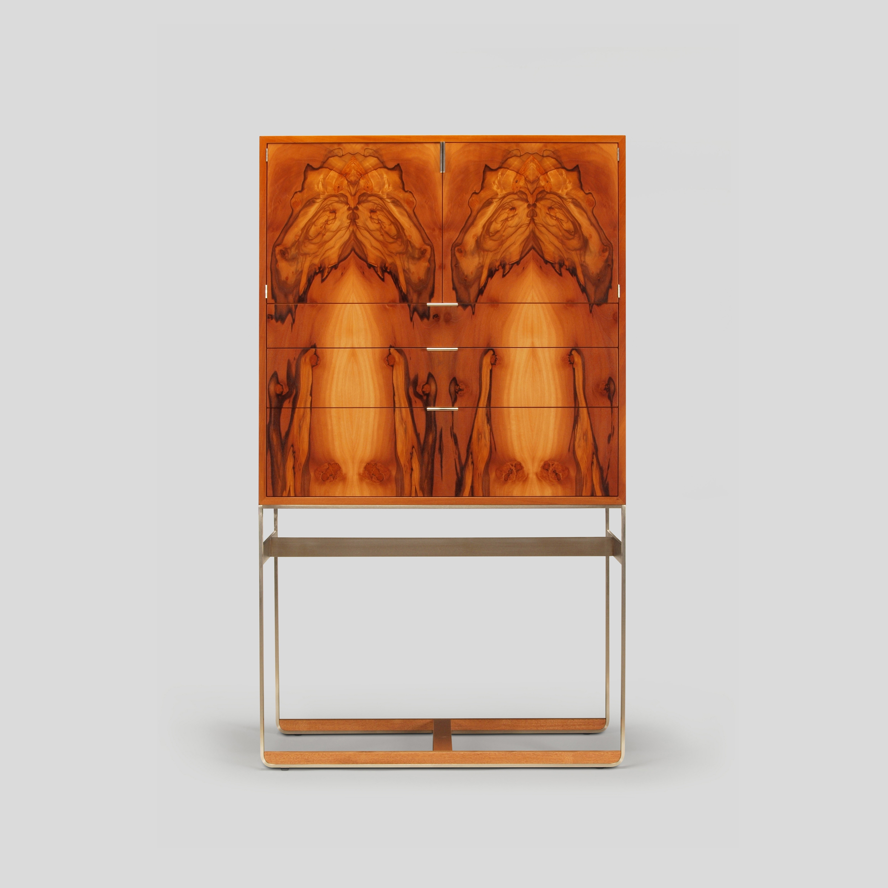 Mostrar el producto piedmont chest-on-stand del fabricante Skram