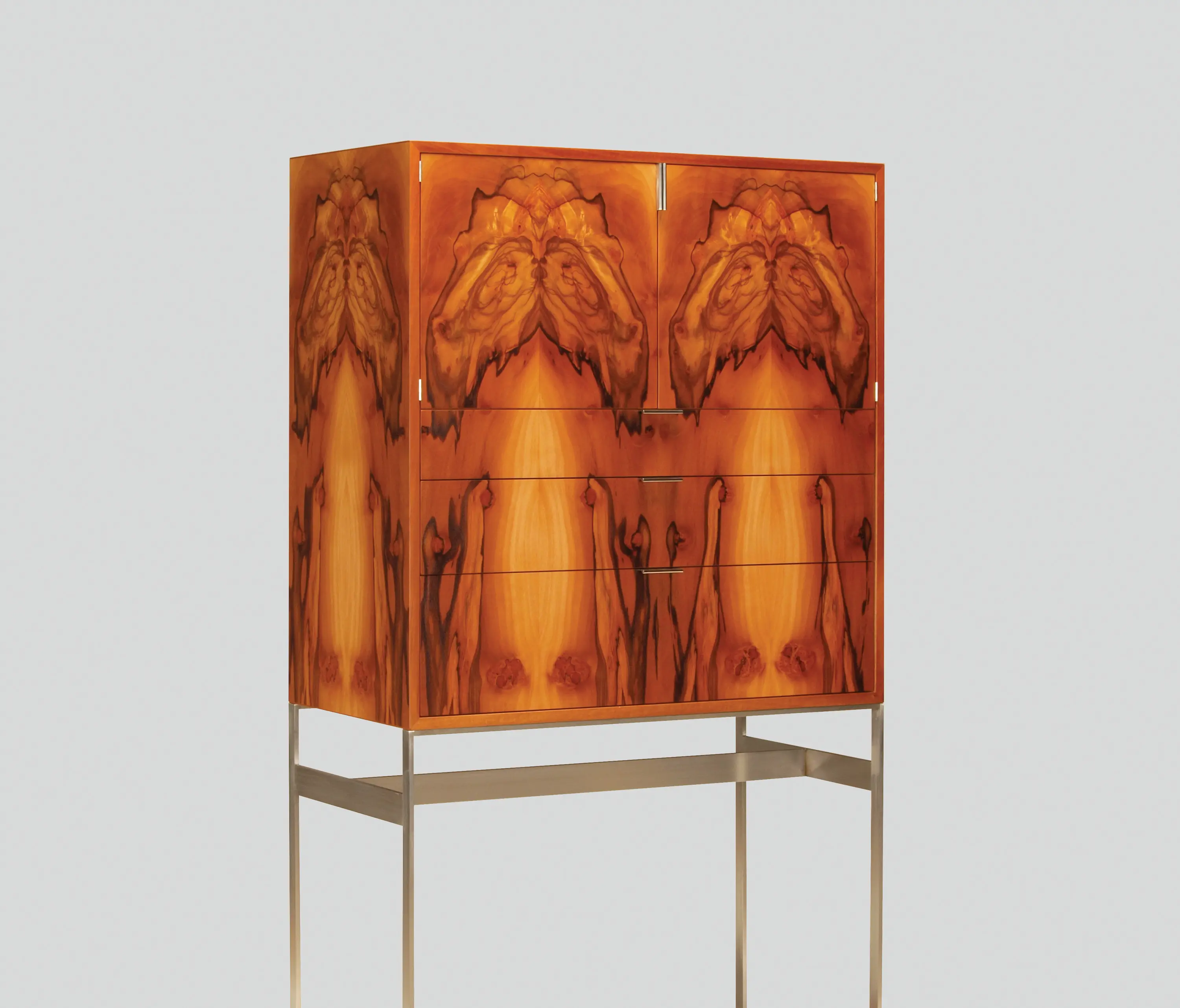 Skram - piedmont chest-on-stand