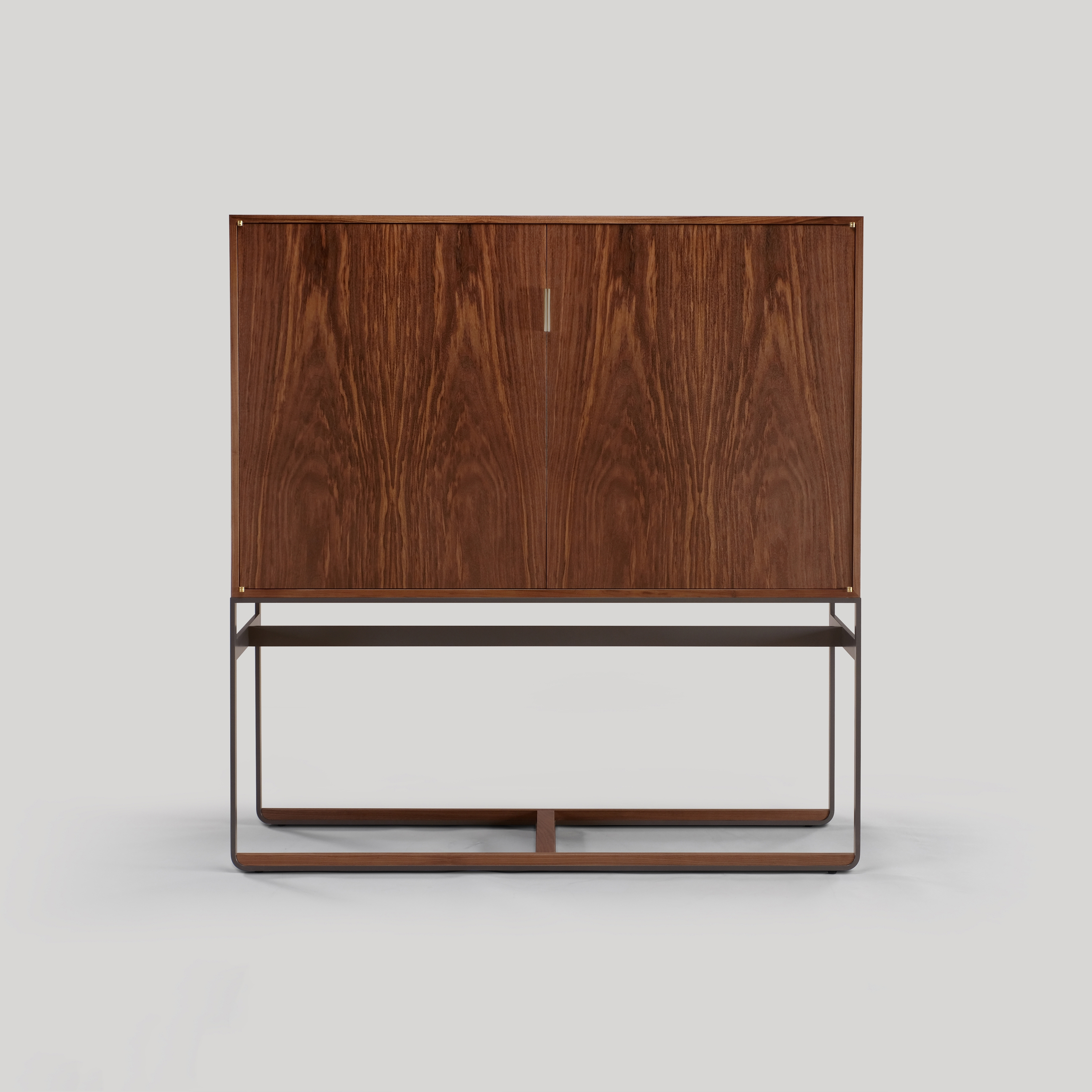Mostrar el producto piedmont cabinet-on-stand del fabricante Skram