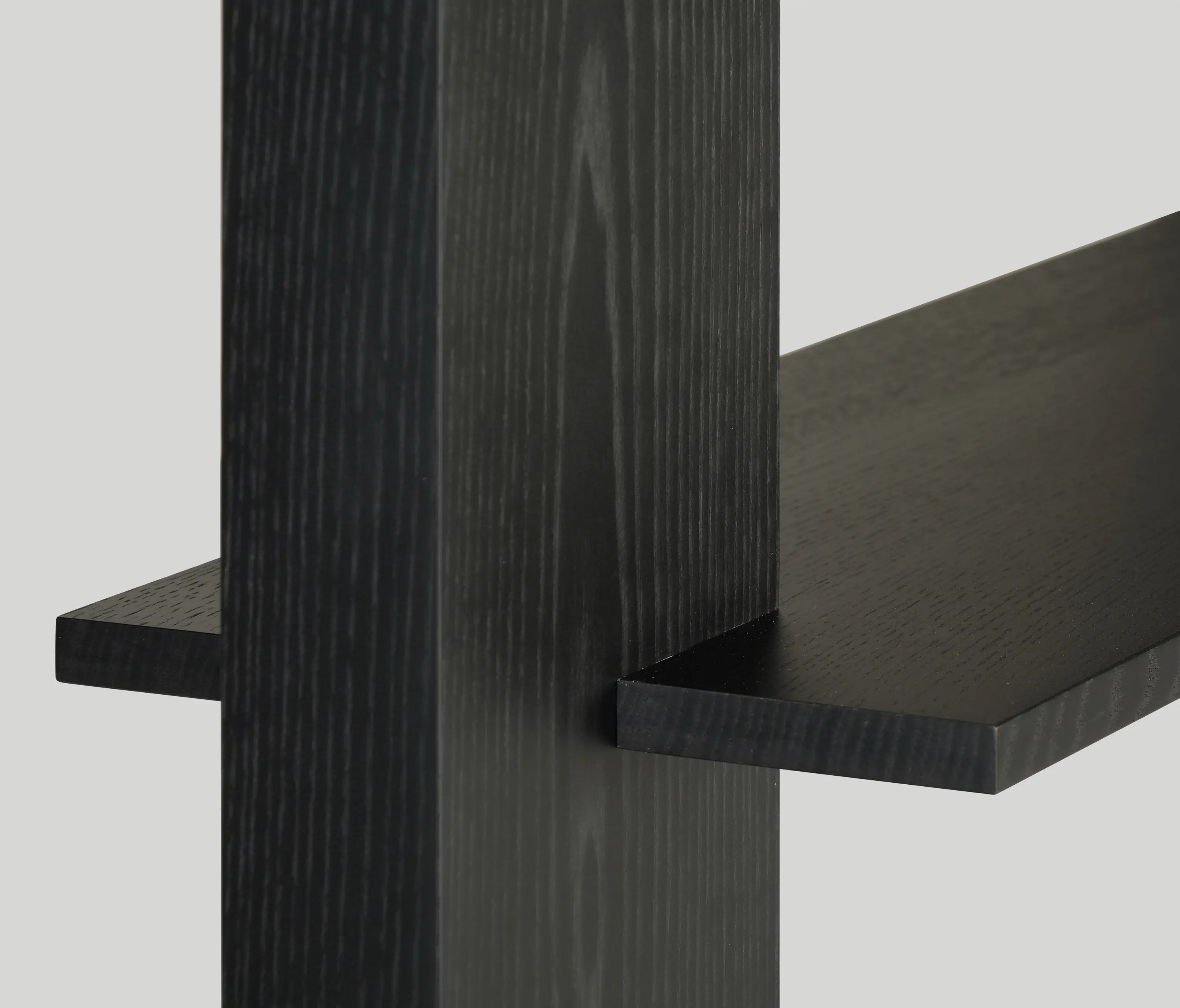 Skram - wishbone shelving