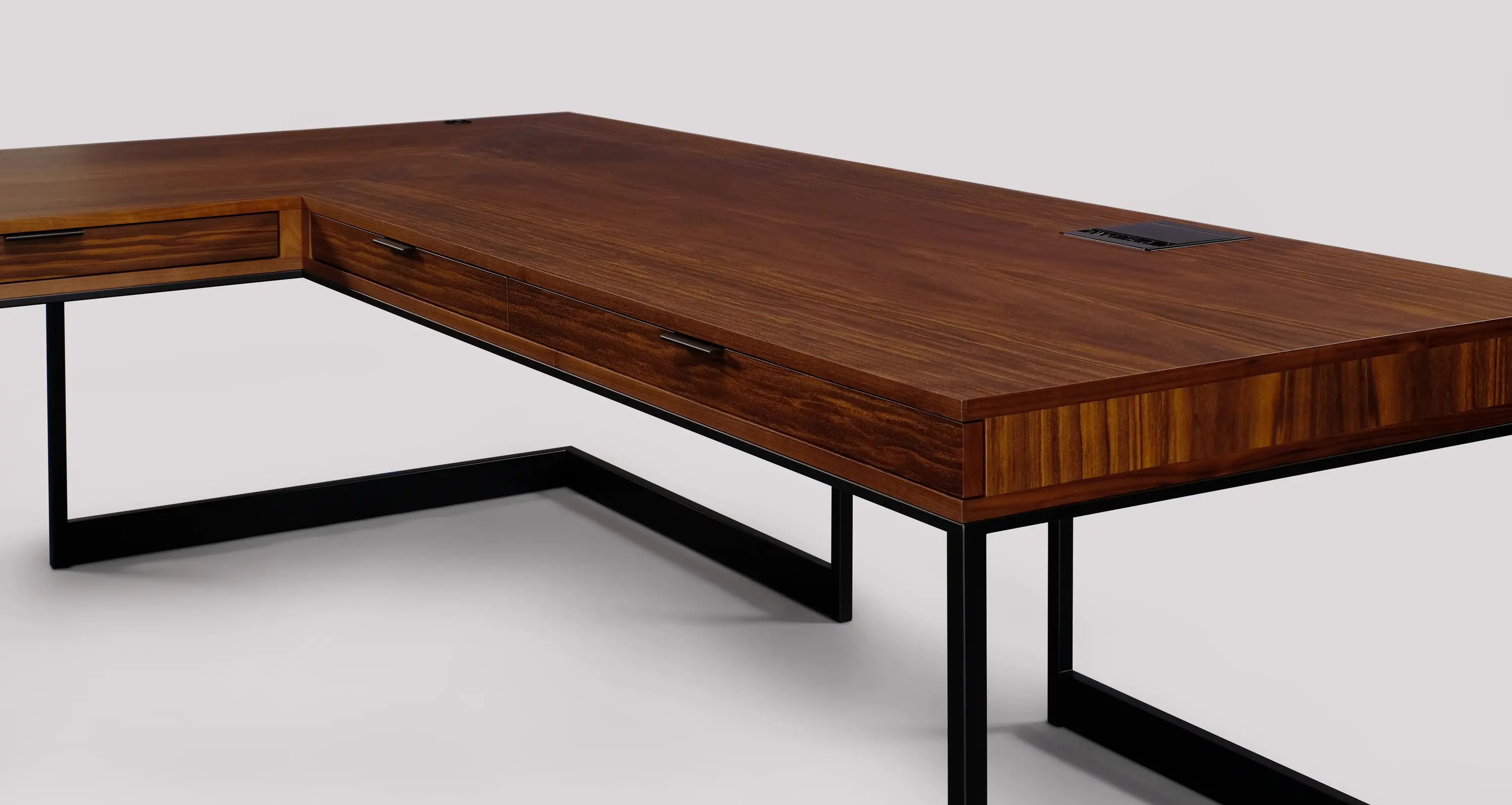 Skram - wishbone executive desk