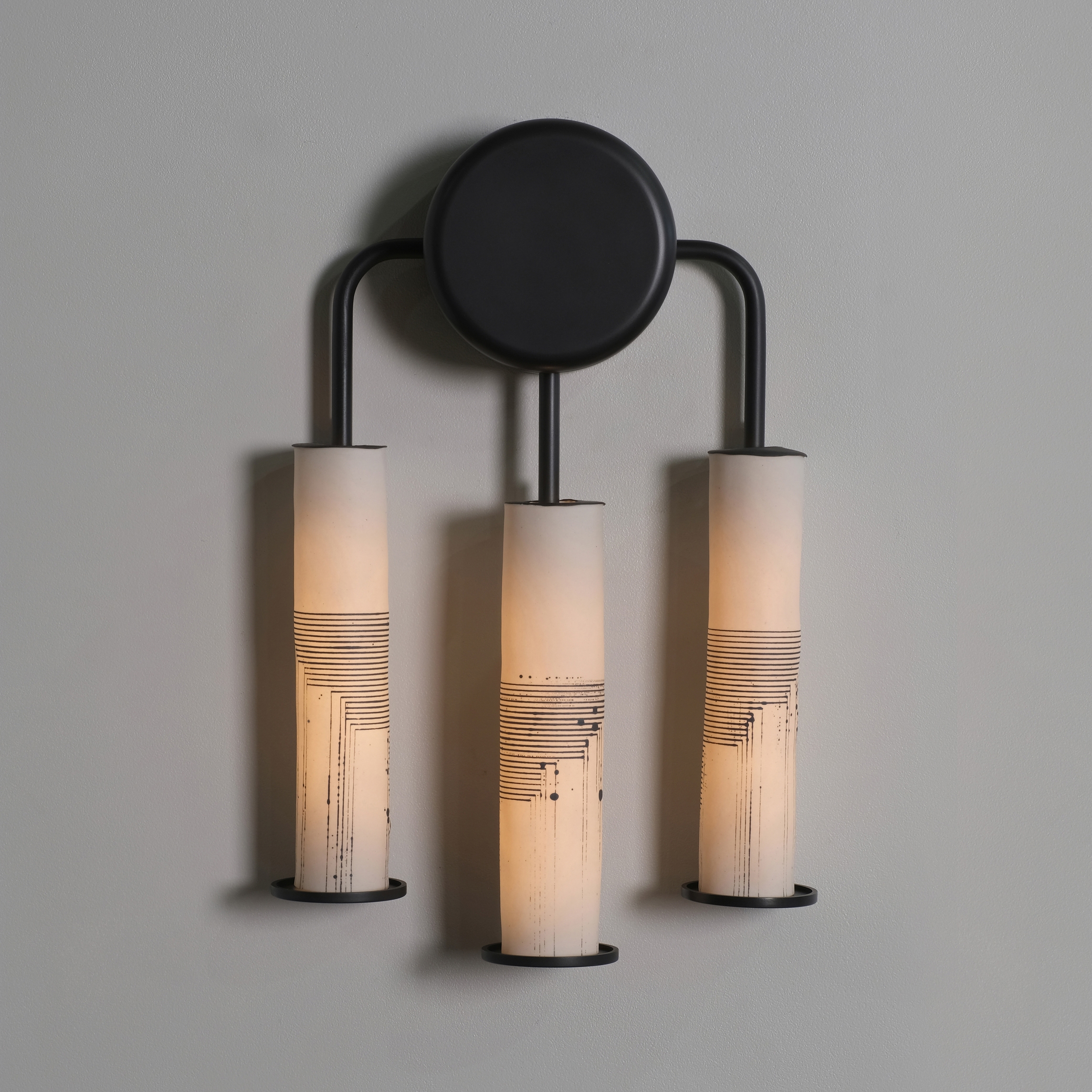 Mostrar el producto arak one-arm sconce del fabricante Skram