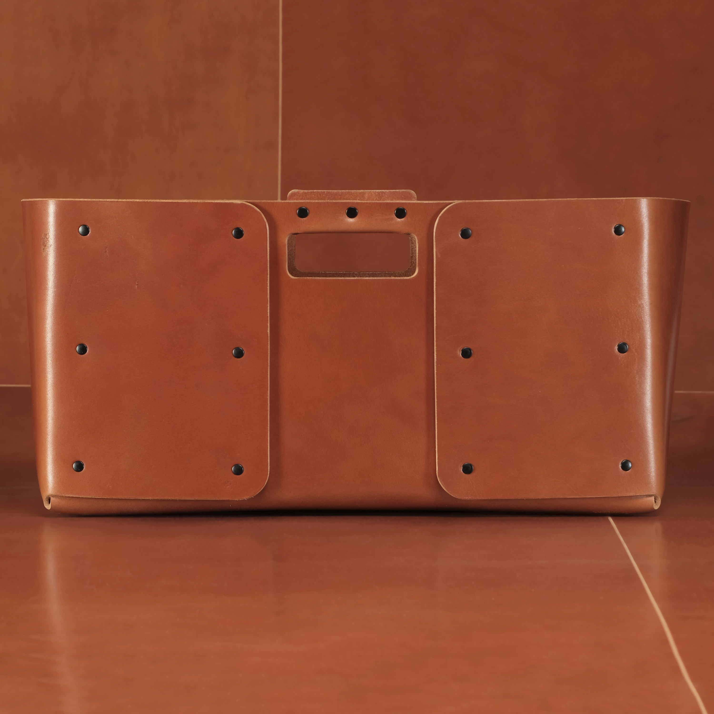 Mostrar el producto independent isto leather basket del fabricante Skram