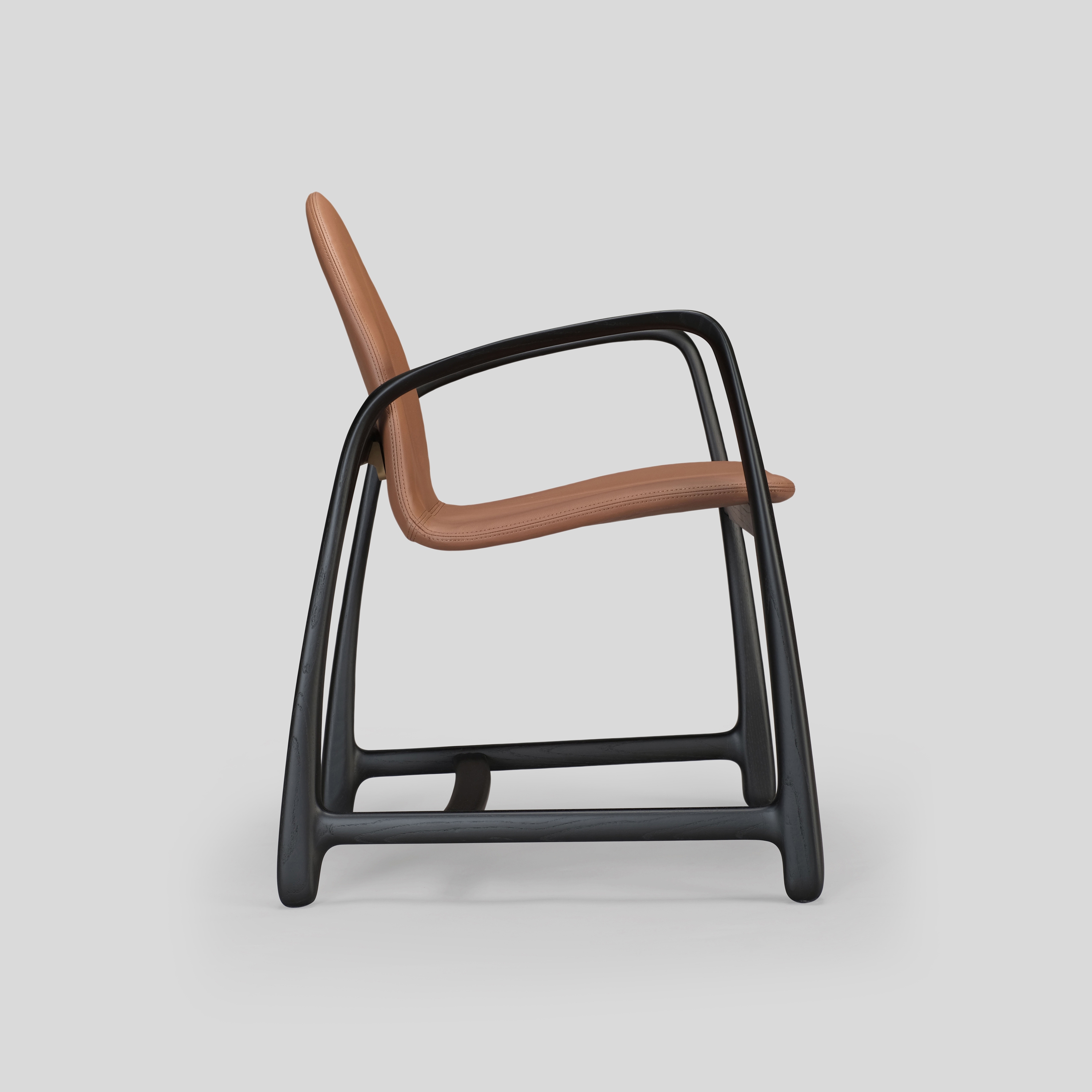 independent V4 armchair
