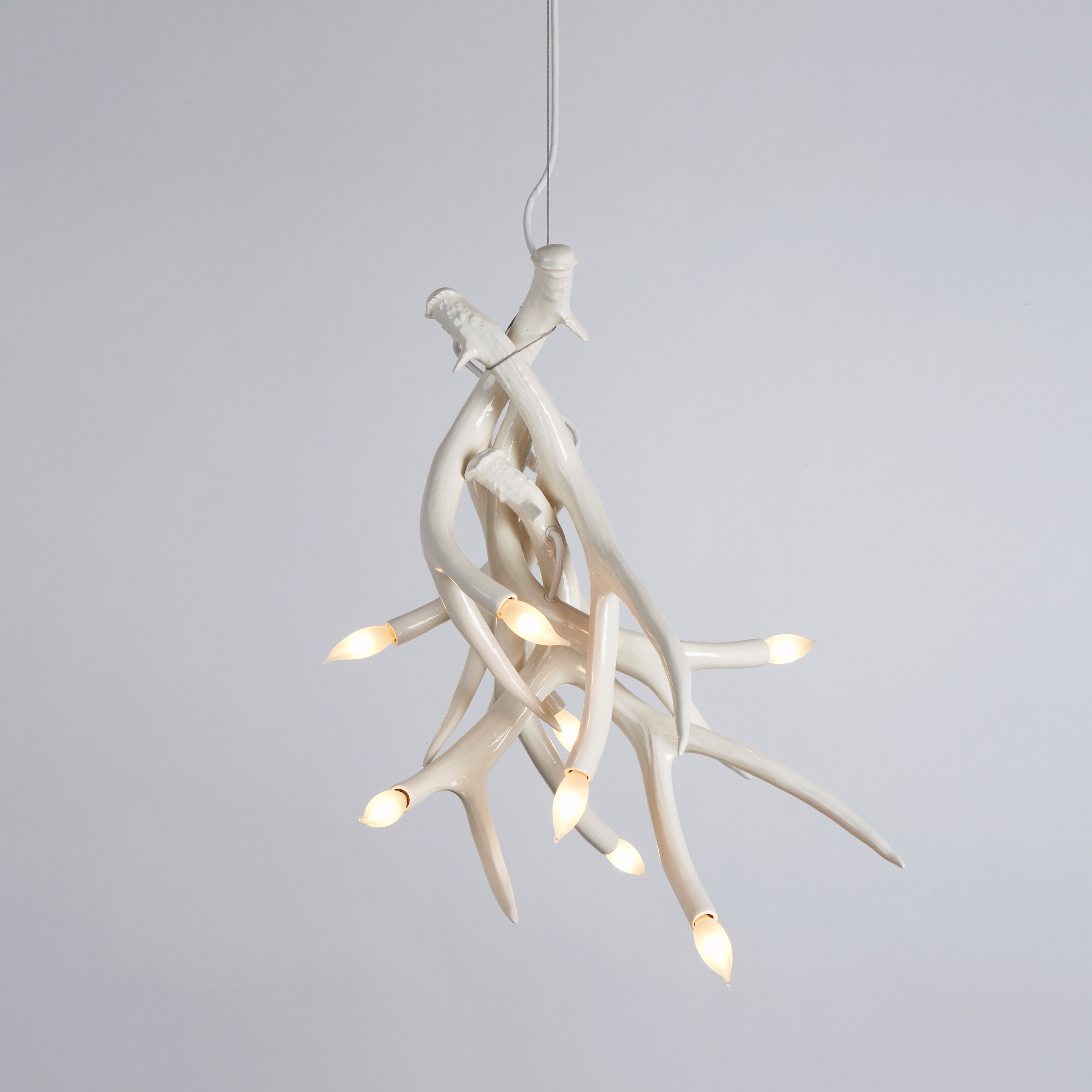 Produkt Superordinate Antler Chandelier - 4 Antlers (White) des Herstellers Roll & Hill anzeigen