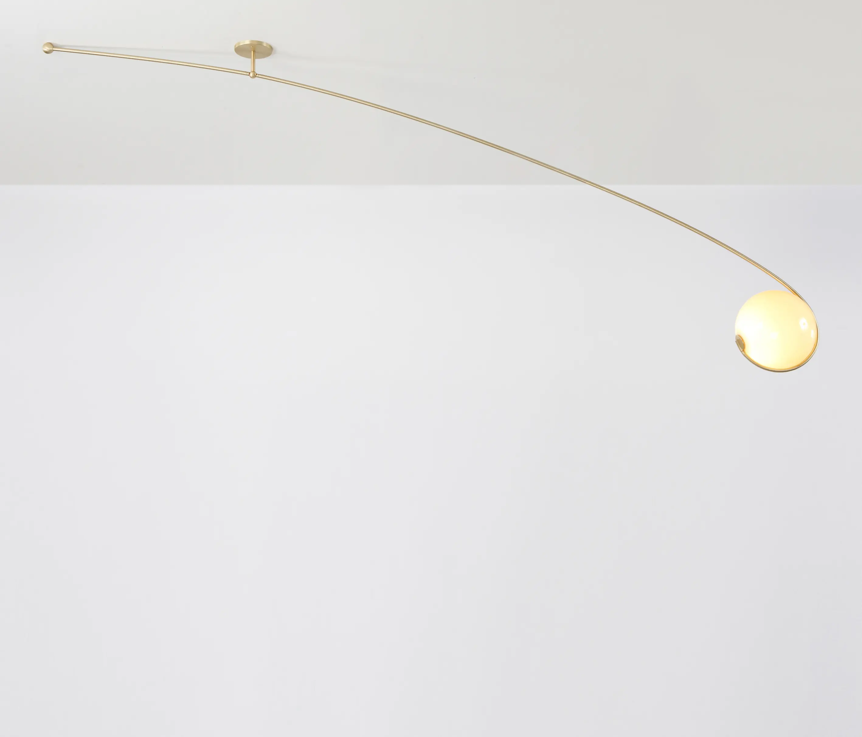 Roll & Hill - Fiddlehead Cantilever (Brass/Cream)