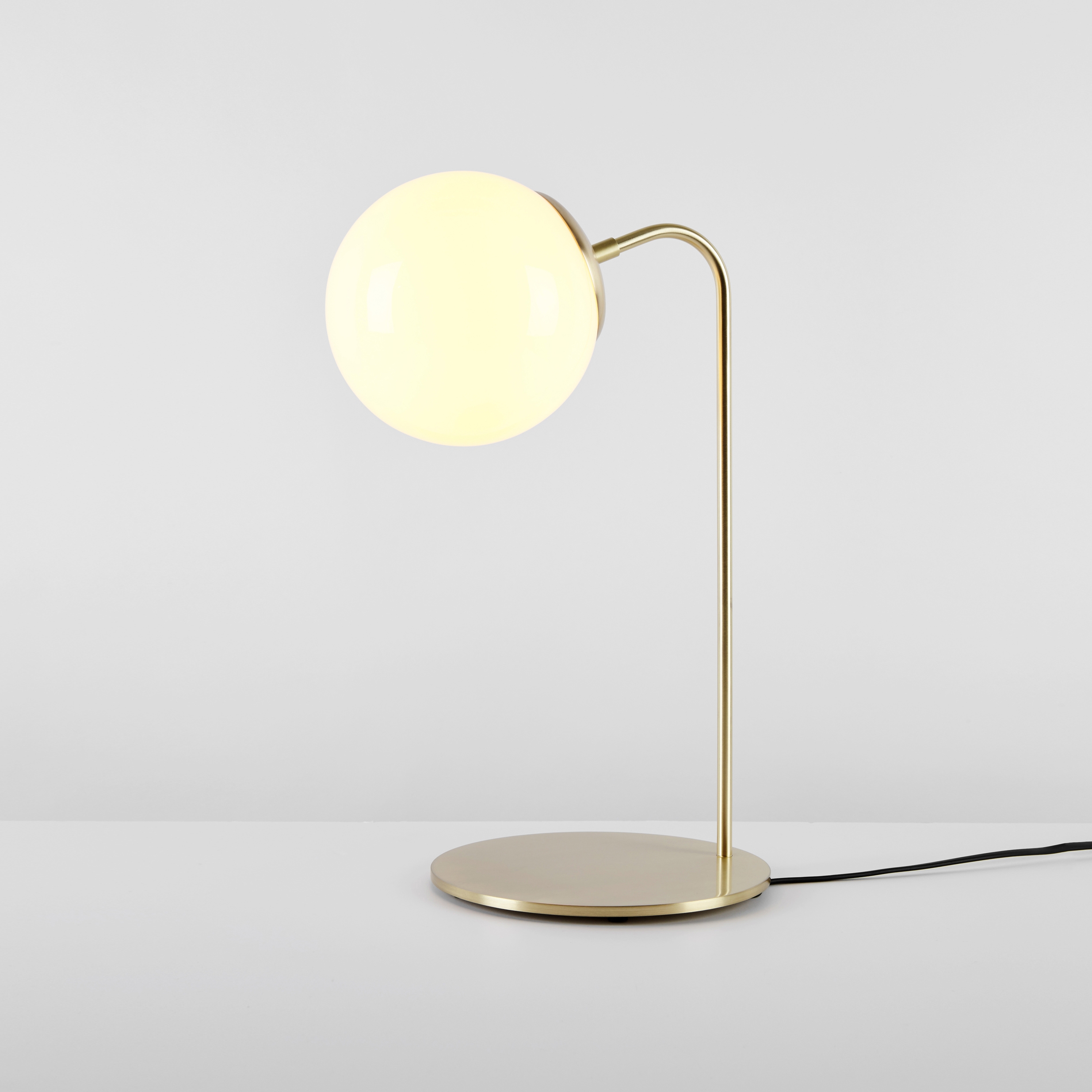 Display product Modo Desk Lamp (Brushed brass/Cream) from manufacturer Roll & Hill