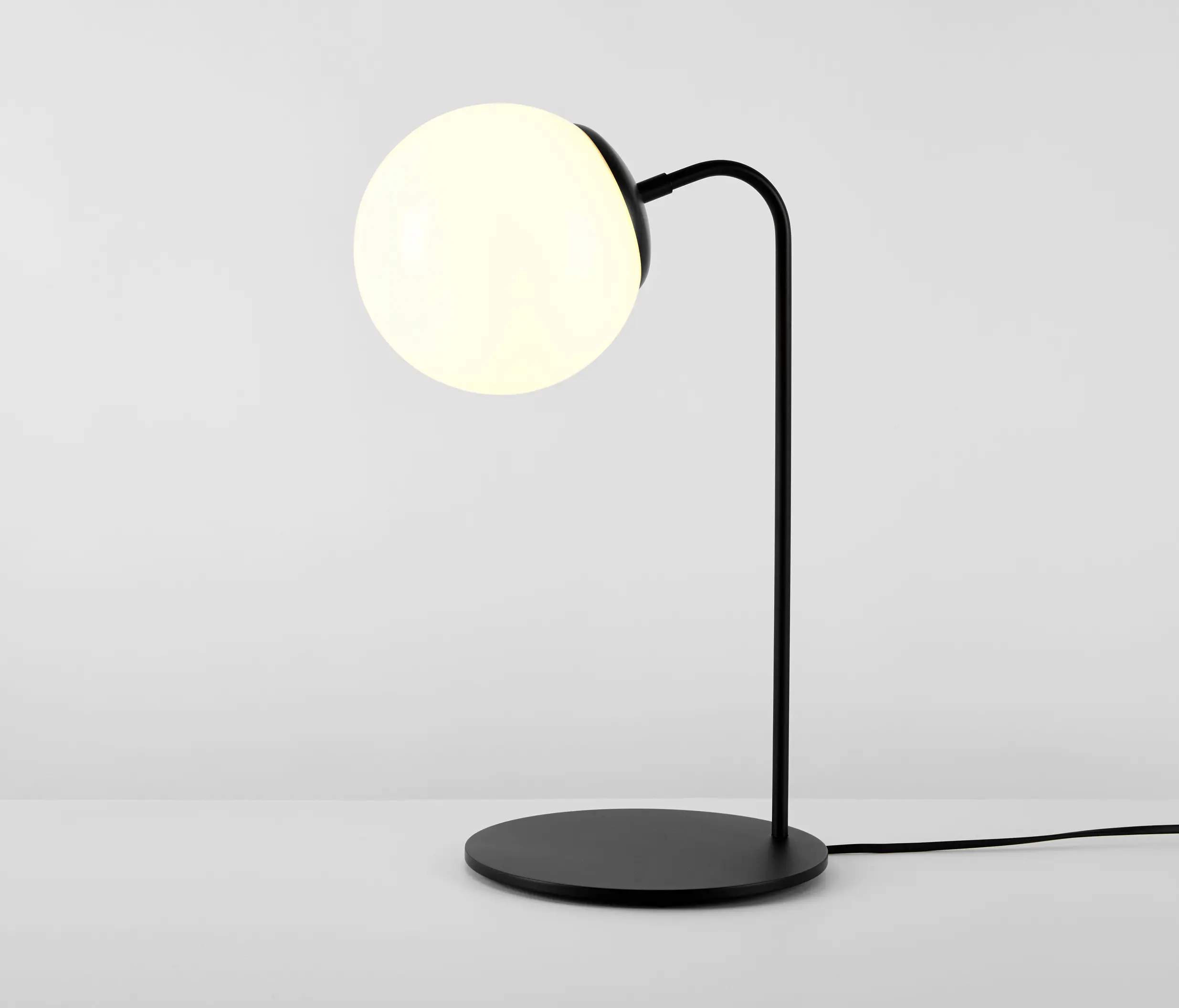 Roll & Hill - Modo Desk Lamp (Black/Cream)
