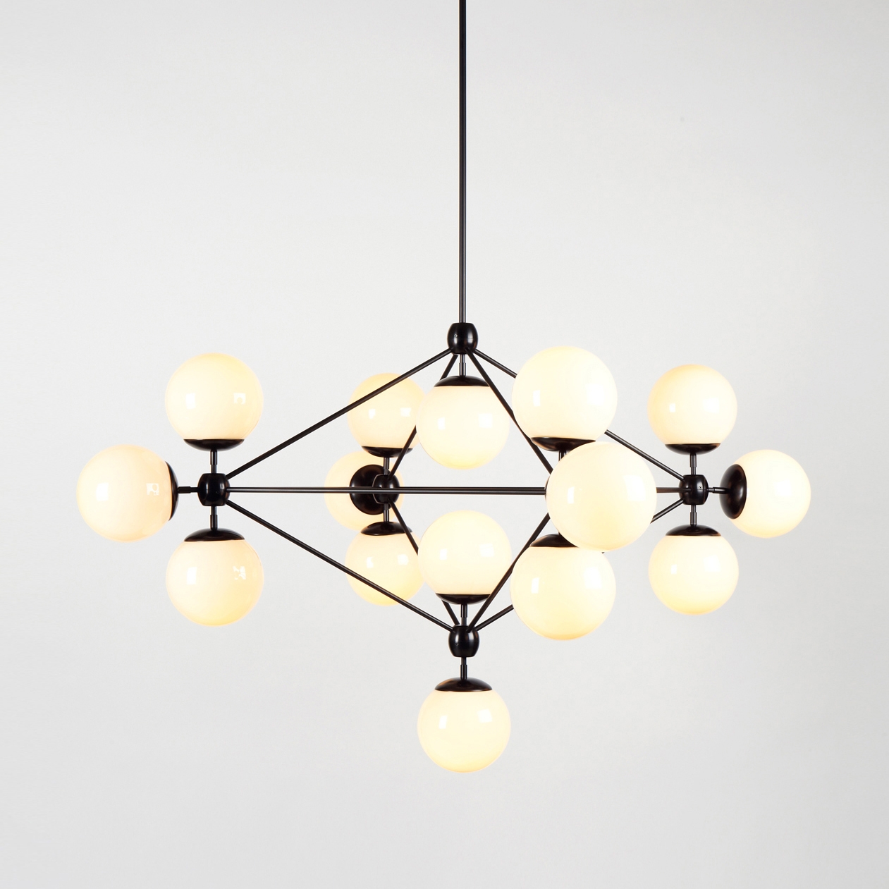 Produkt Modo Chandelier - 4 Sided, 15 Globes (Black/Cream) des Herstellers Roll & Hill anzeigen