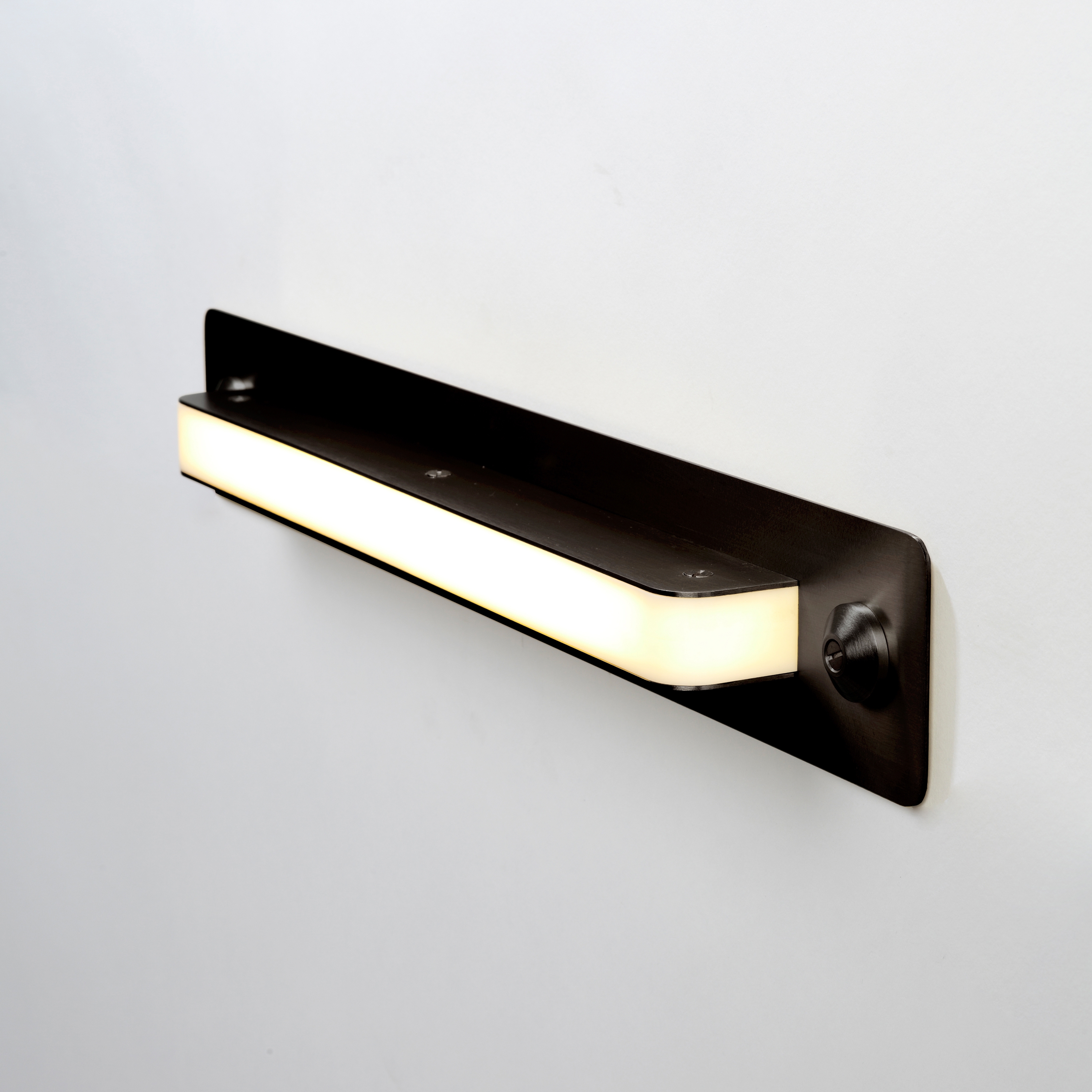 Mostrar el producto Halo Sconce - 18 inches (Blackened steel) del fabricante Roll & Hill