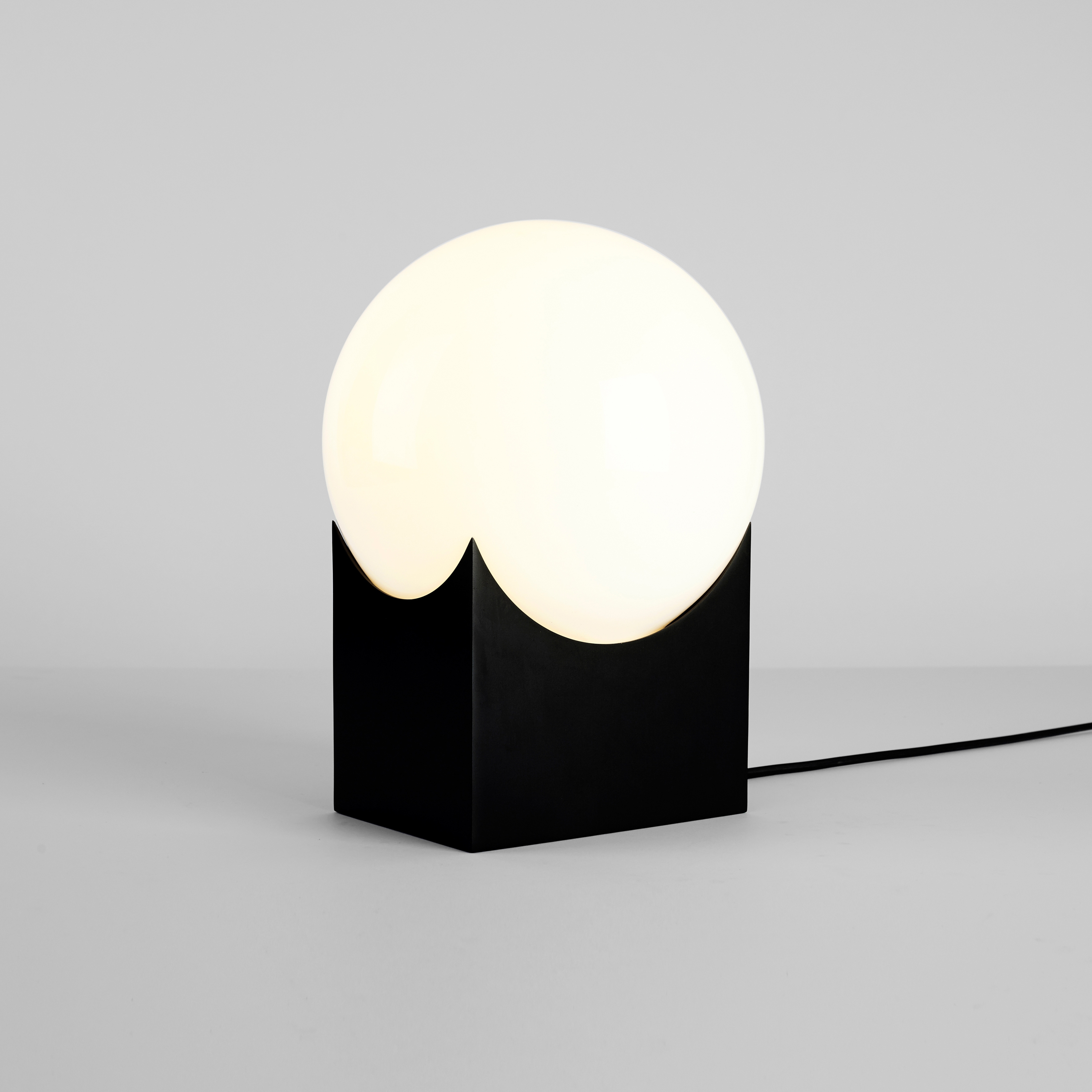 Mostra il prodotto Atlas 01 (Blackened brass) del produttore Roll & Hill