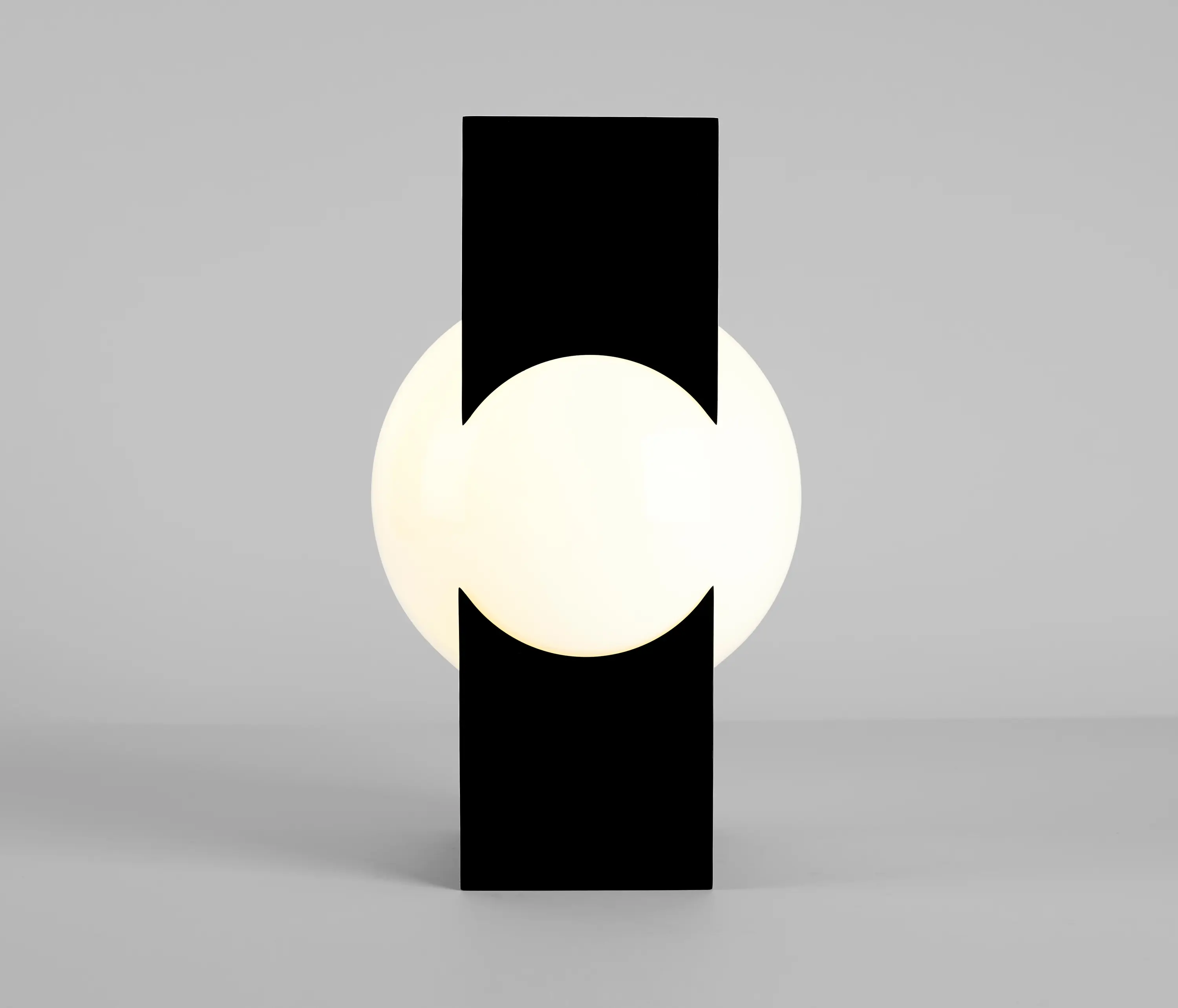 Roll & Hill - Atlas 02 (Blackened brass)