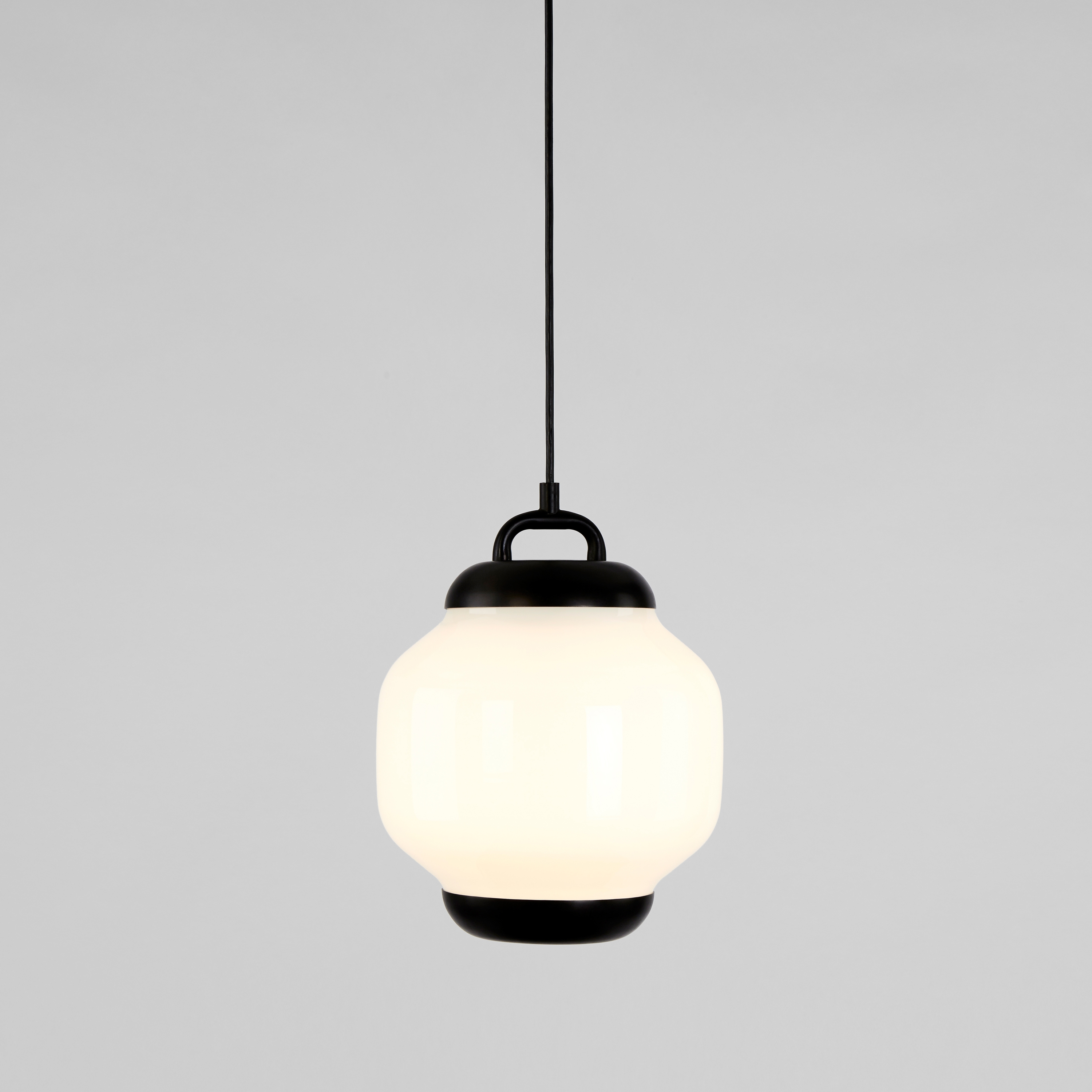 Display product Esper Pendant 01 (Black/White) from manufacturer Roll & Hill