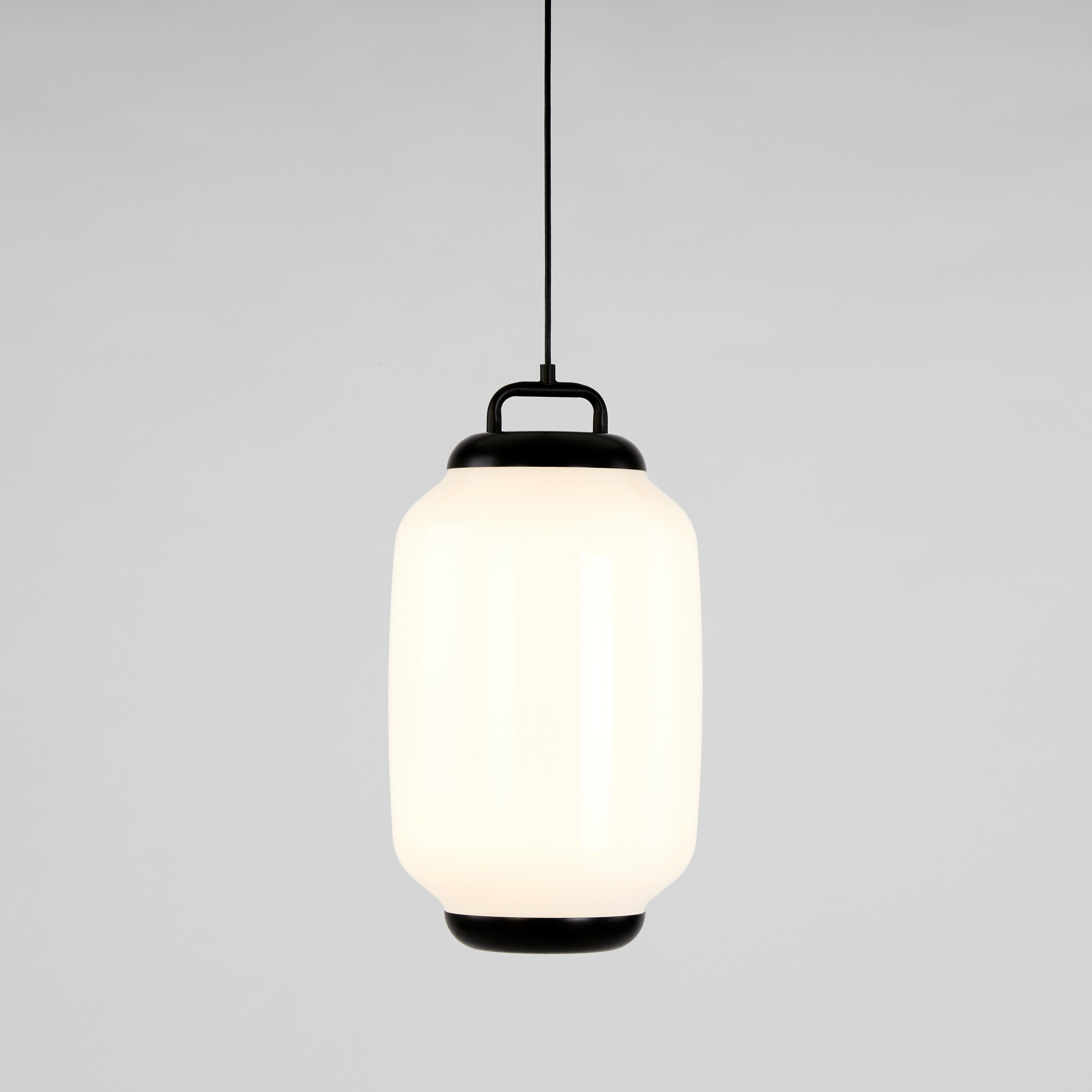 Display product Esper Pendant 03 (Black/White) from manufacturer Roll & Hill