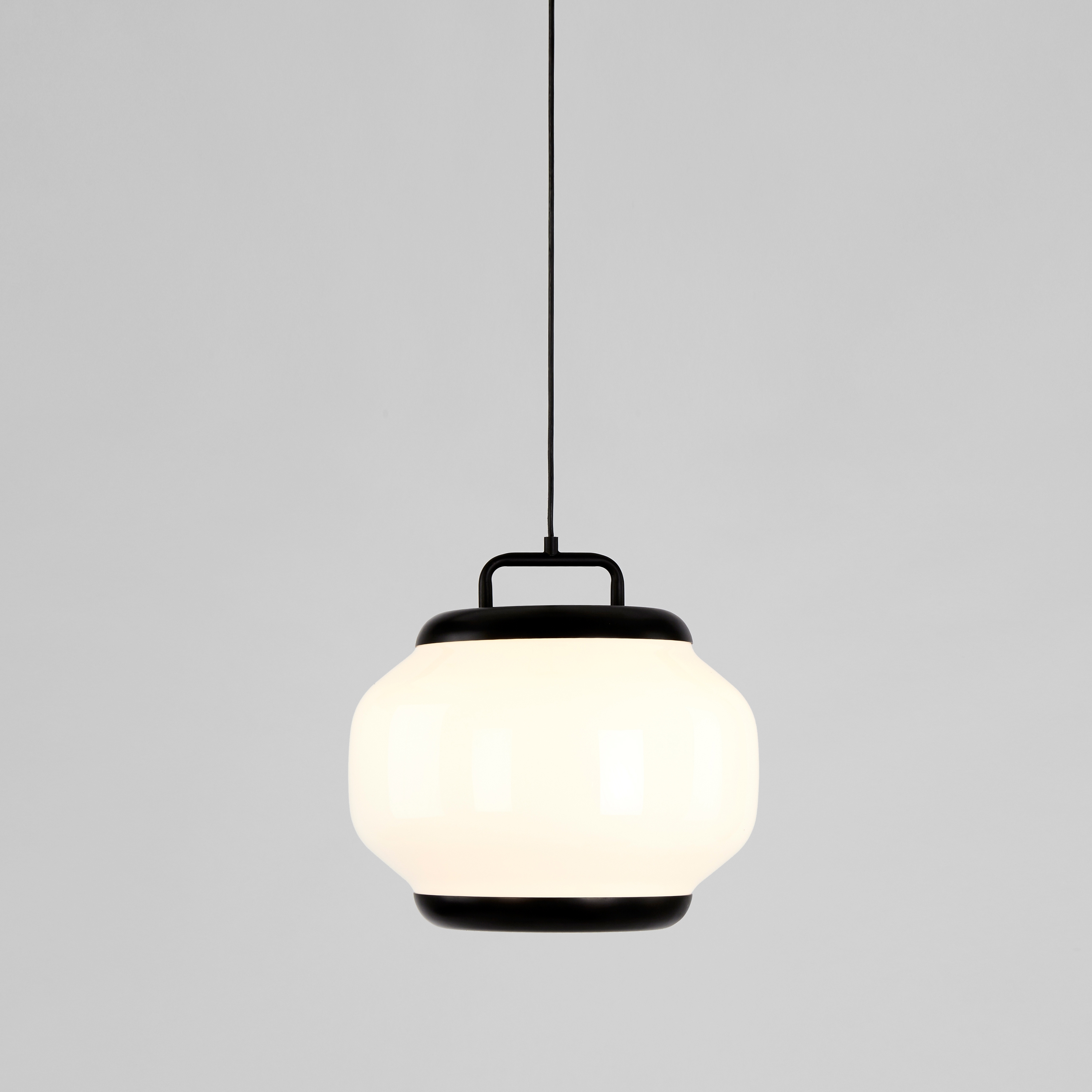 Display product Esper Pendant 02 (Black/White) from manufacturer Roll & Hill