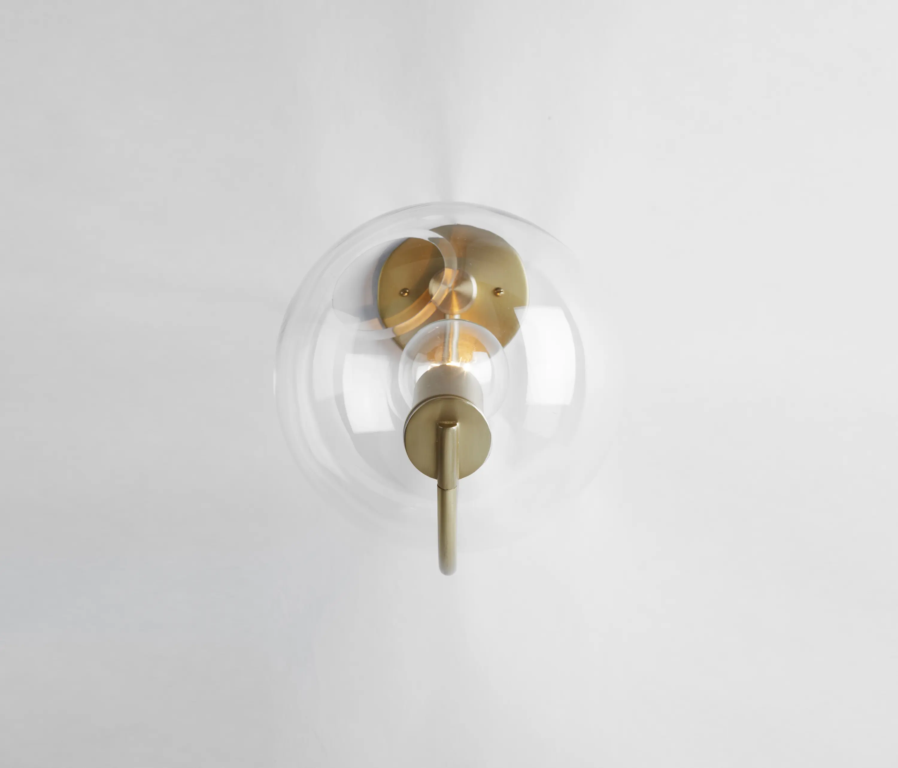 Roll & Hill - Fiddlehead Sconce (Brass/Clear)