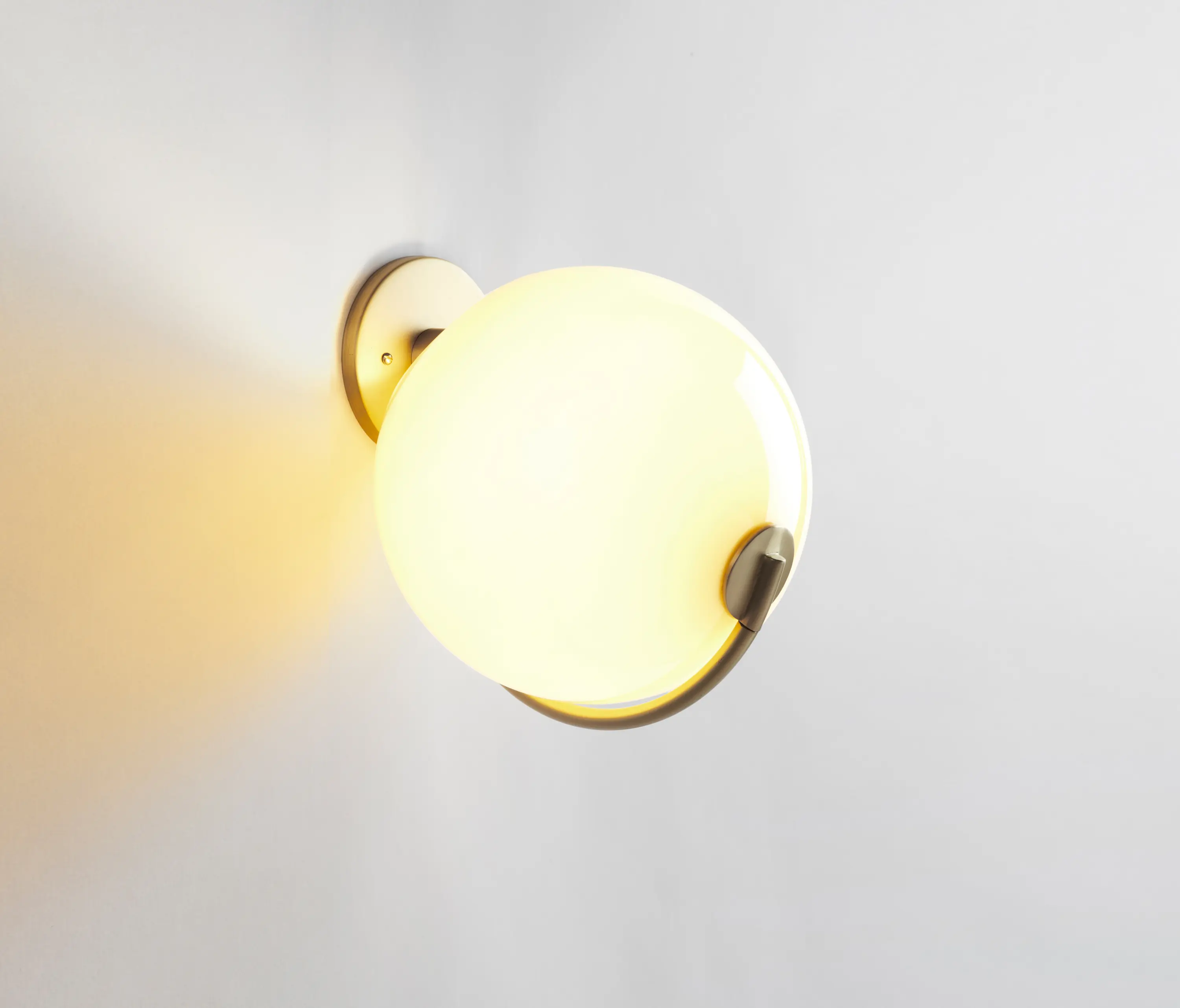 Roll & Hill - Fiddlehead Sconce (Brass/Cream)
