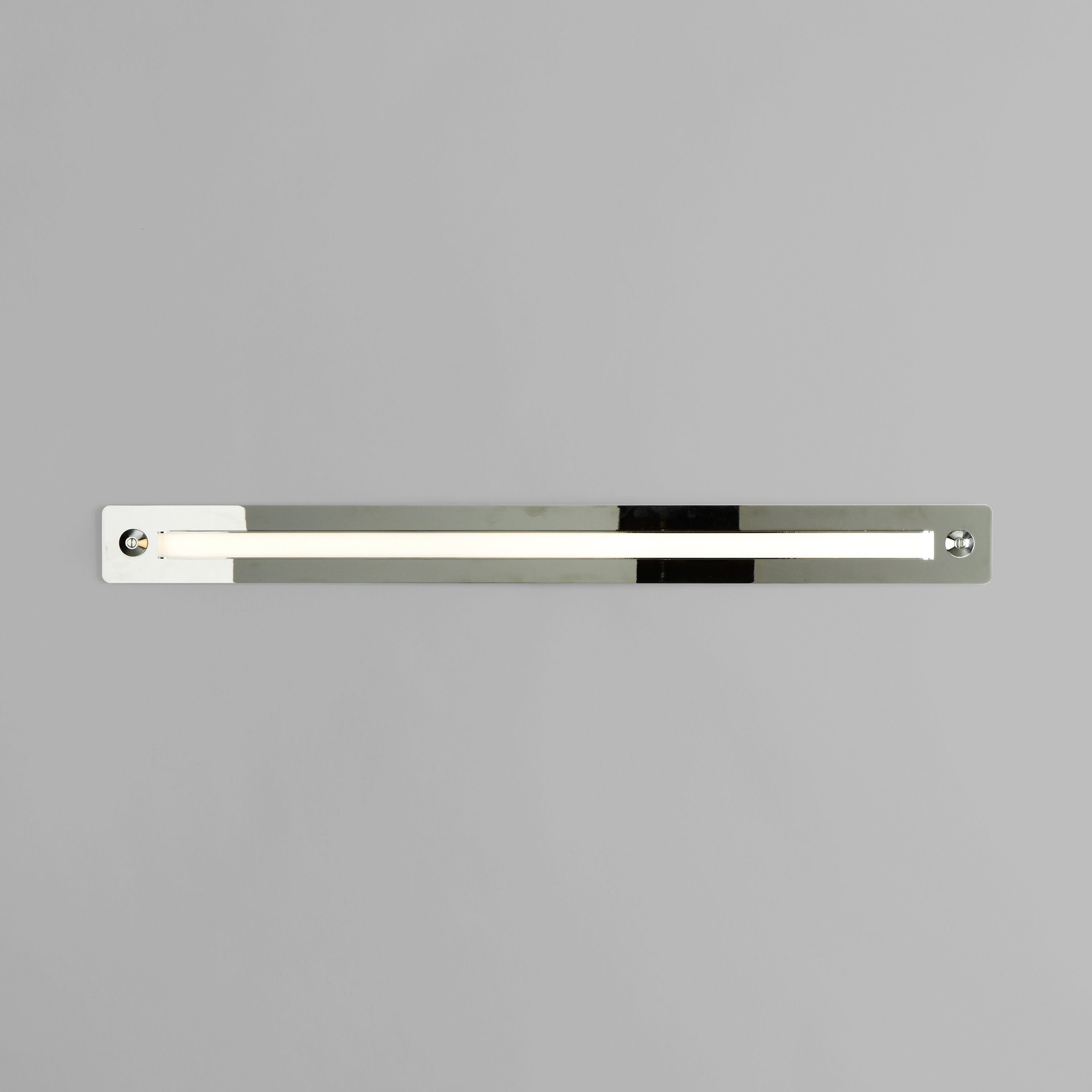 Afficher le produit Halo Sconce - 32 inches (Polished nickel) du fabricant Roll & Hill