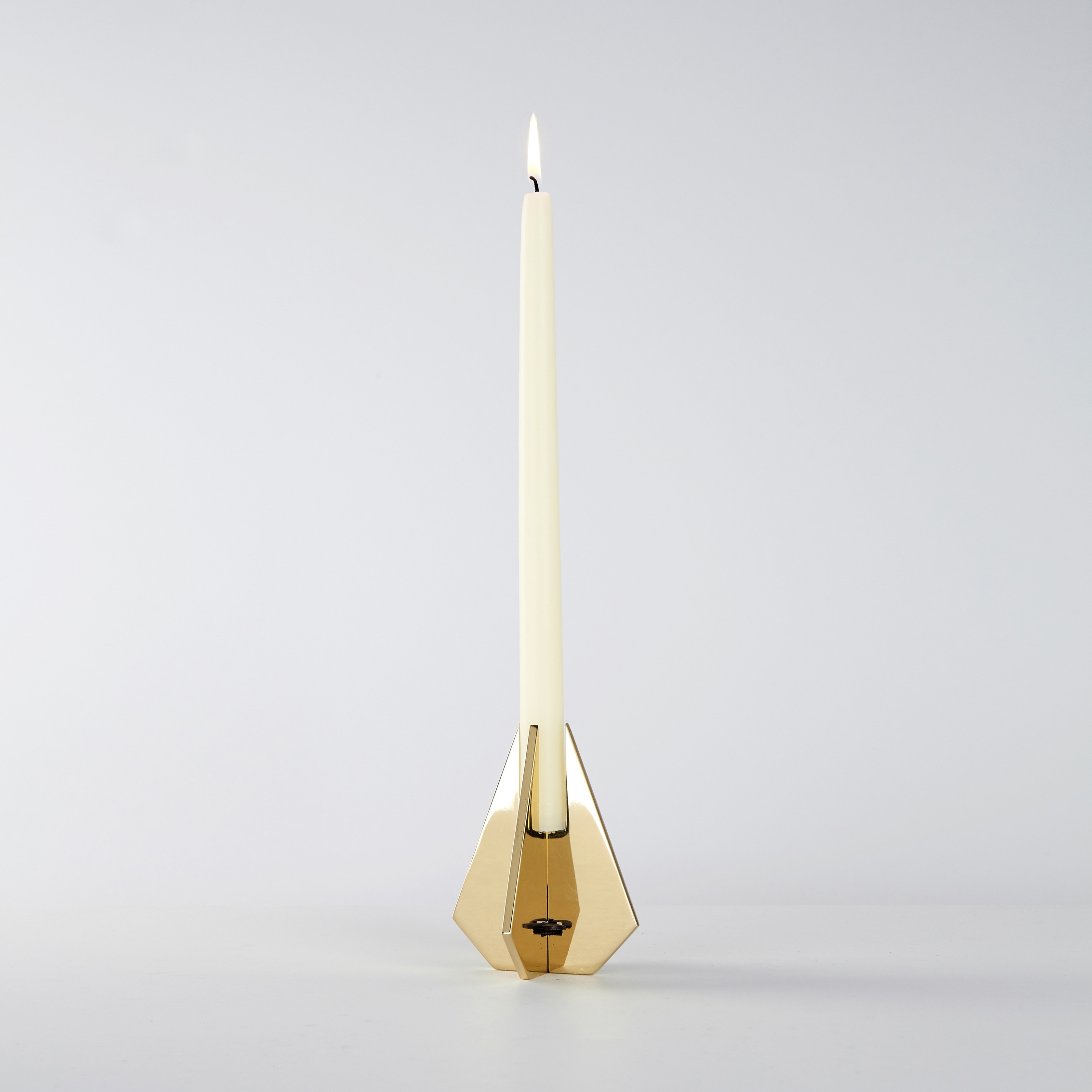 Afficher le produit Cross 01 Polished brass du fabricant Roll & Hill