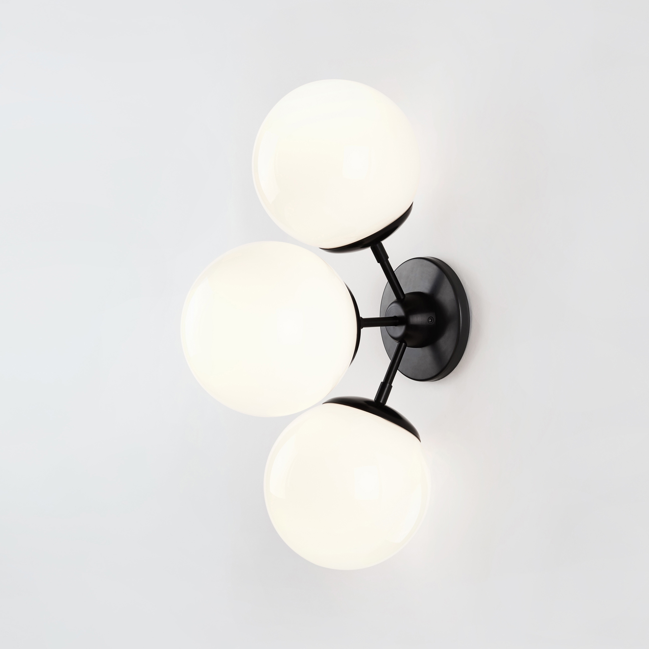 Modo Sconce - 3 Globes (Black/Cream)