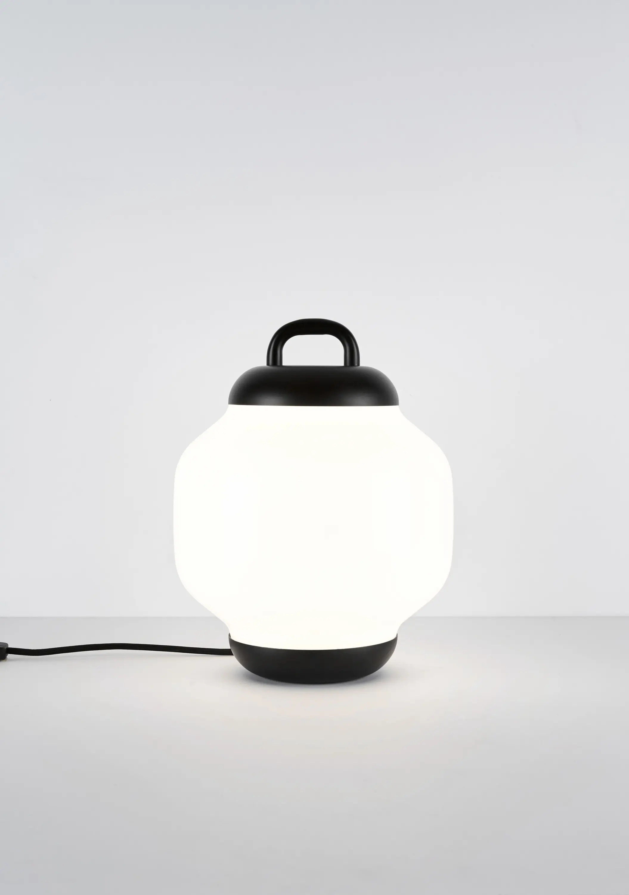 Roll & Hill - Esper Table Lamp (Black/White)