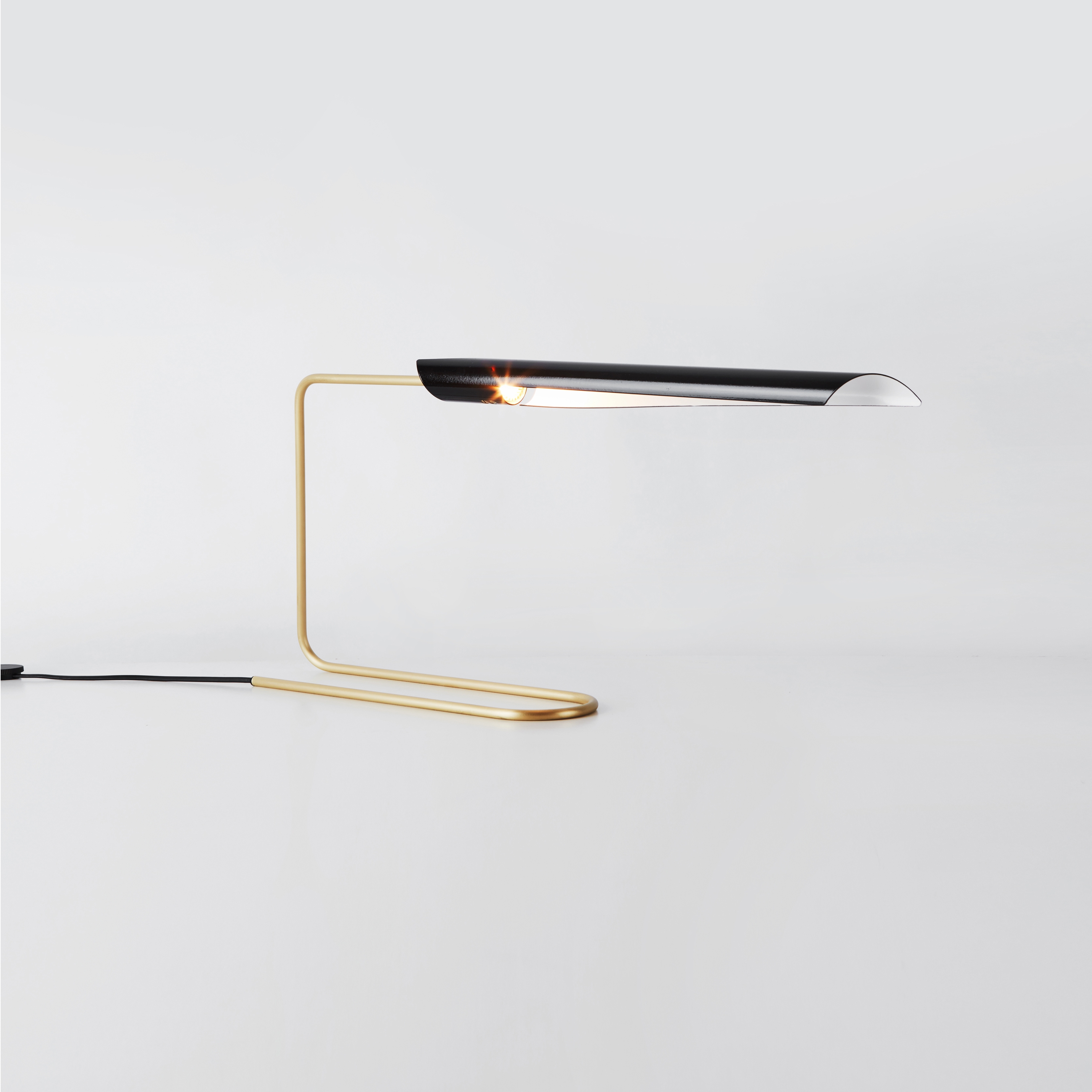 Mostra il prodotto Boden Table Lamp del produttore Roll & Hill