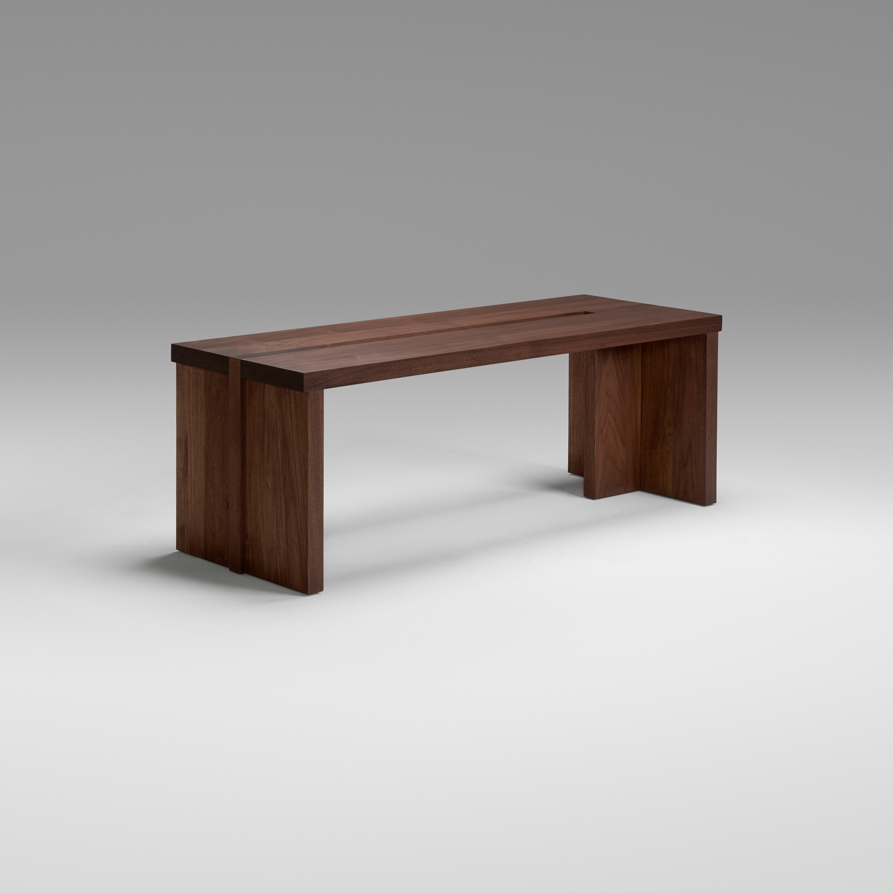 Mostra il prodotto Grange Bench - 48 inch (Black Walnut) del produttore Roll & Hill