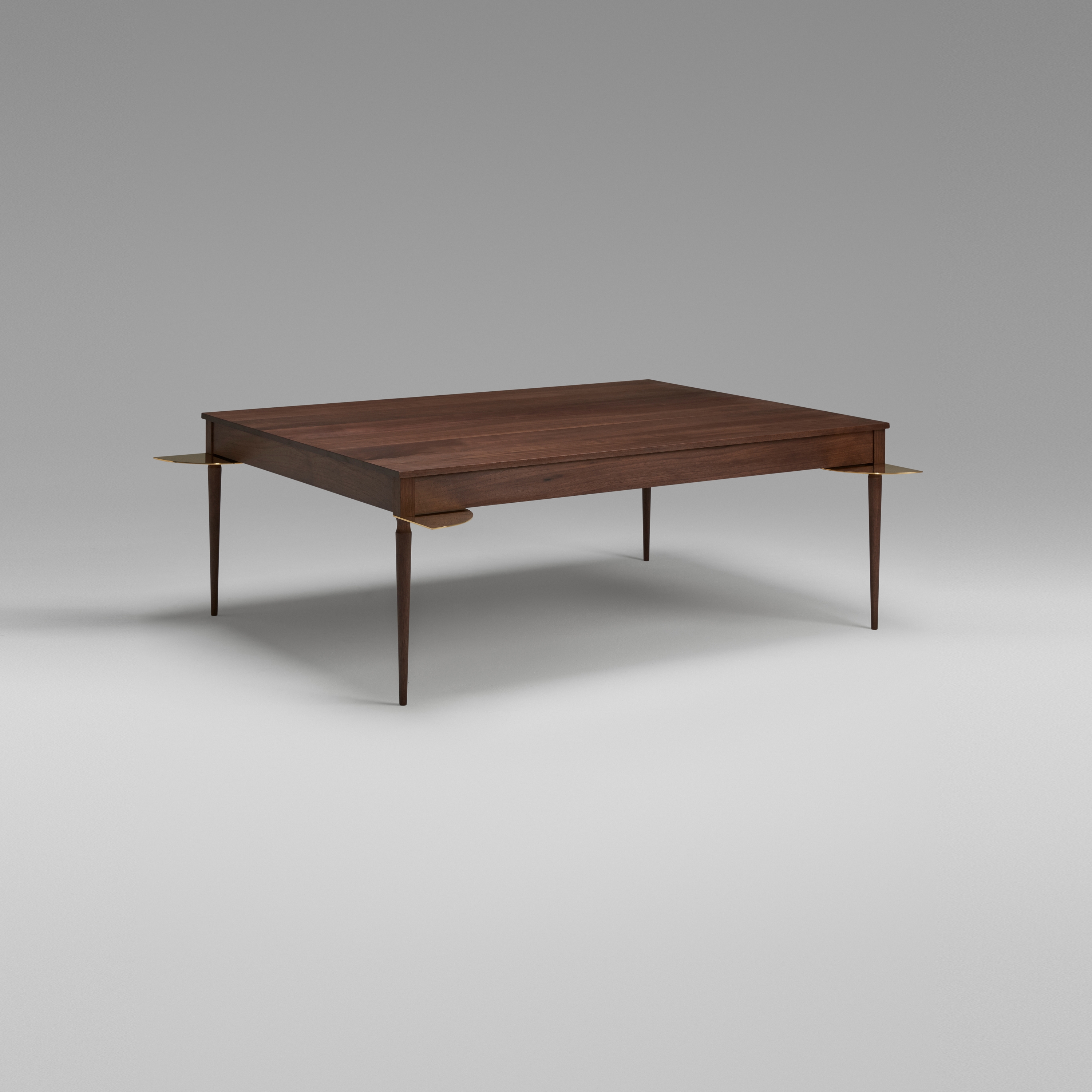 Afficher le produit The Cain Coffee Table (Black Walnut) du fabricant Roll & Hill