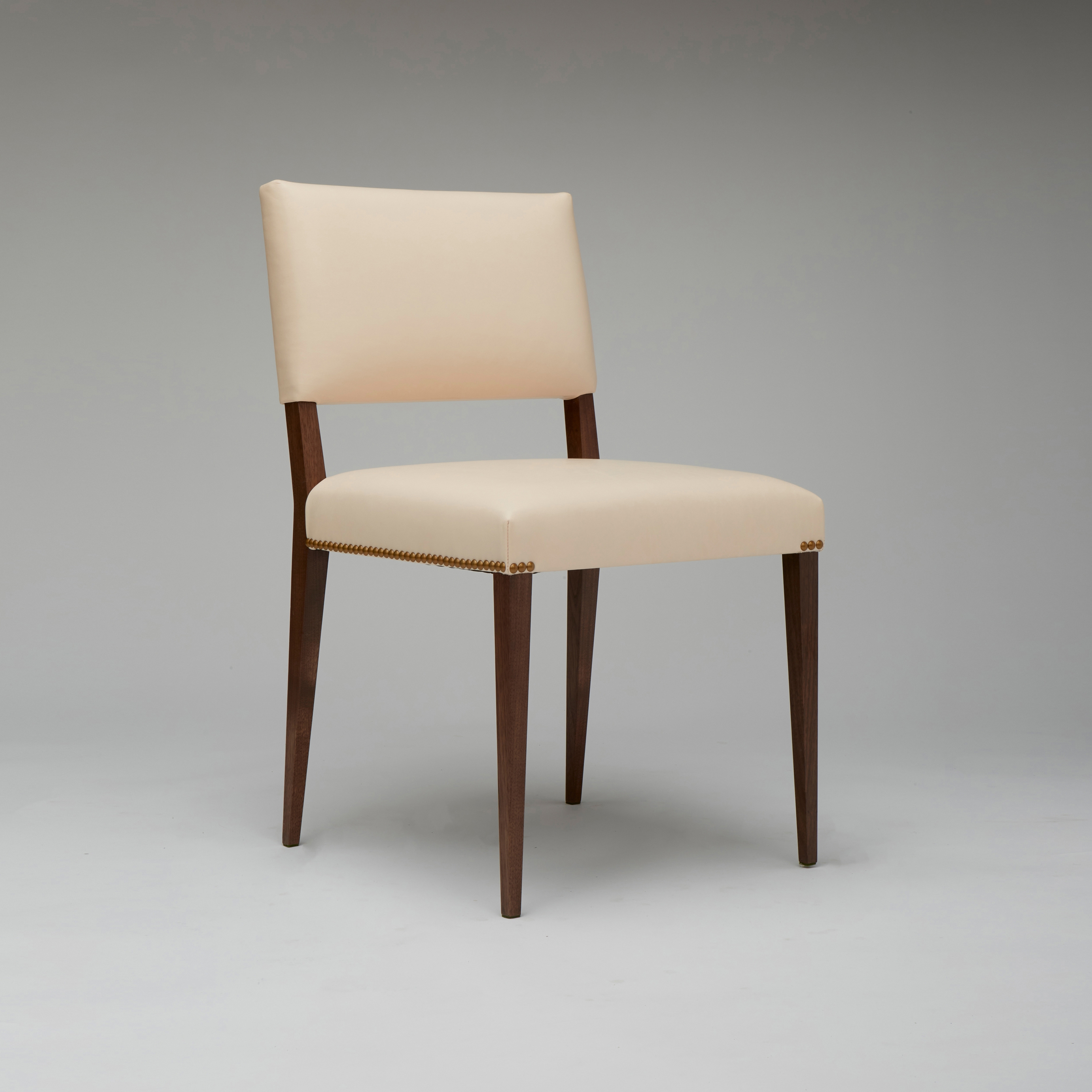 Produkt The Lion Chair (Black Walnut/Vachetta Leather) des Herstellers Roll & Hill anzeigen