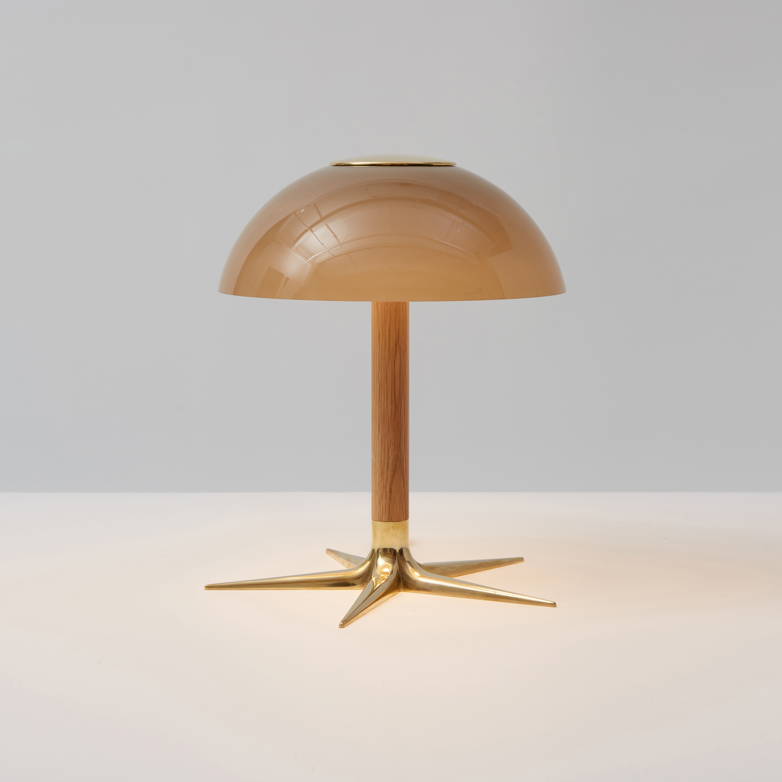 Mostra il prodotto The Laddi (White Oak/Unlacquered brass) del produttore Roll & Hill