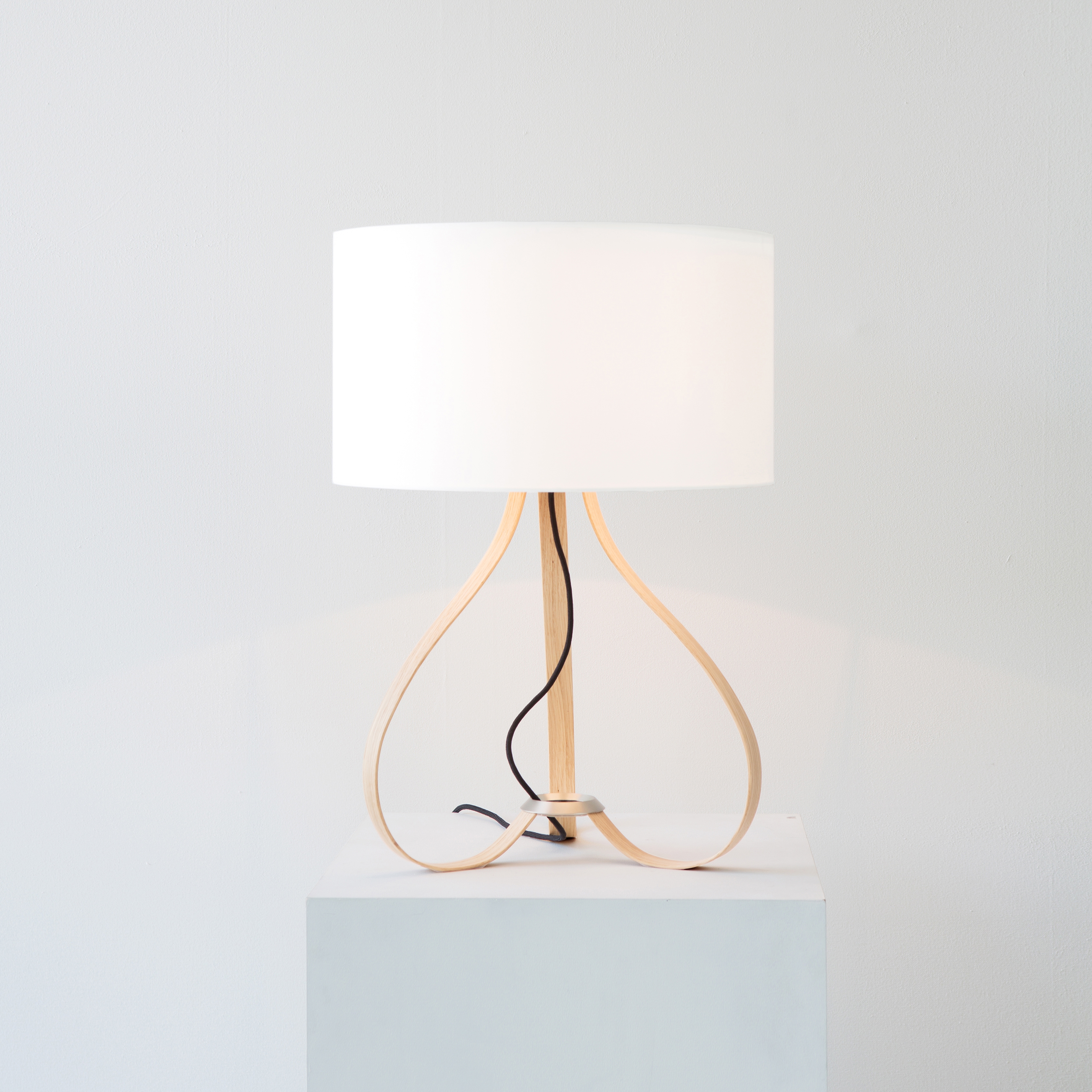 Produkt Yun table lamp Eiche des Herstellers lasfera anzeigen