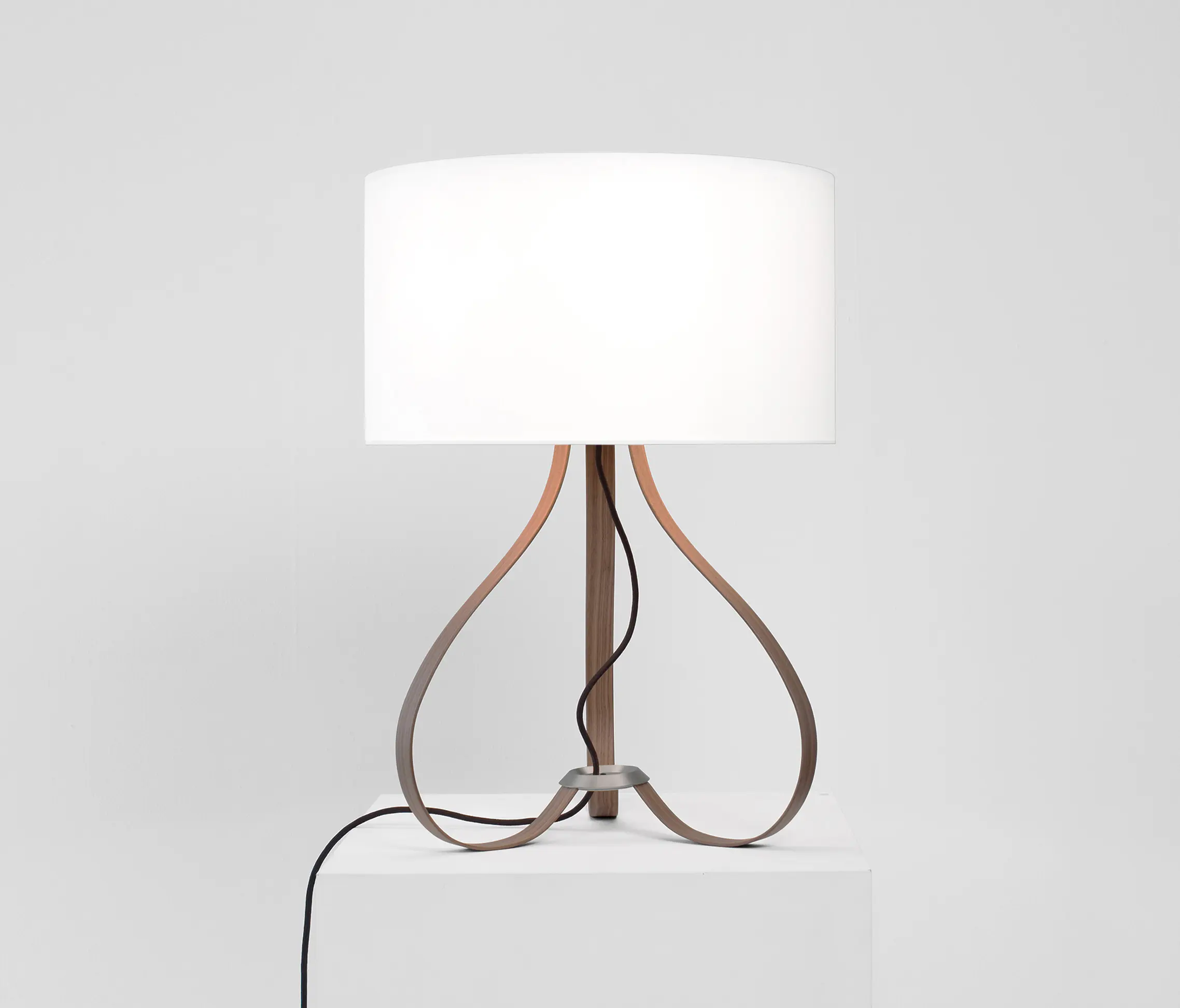 lasfera - Yun table lamp walnut